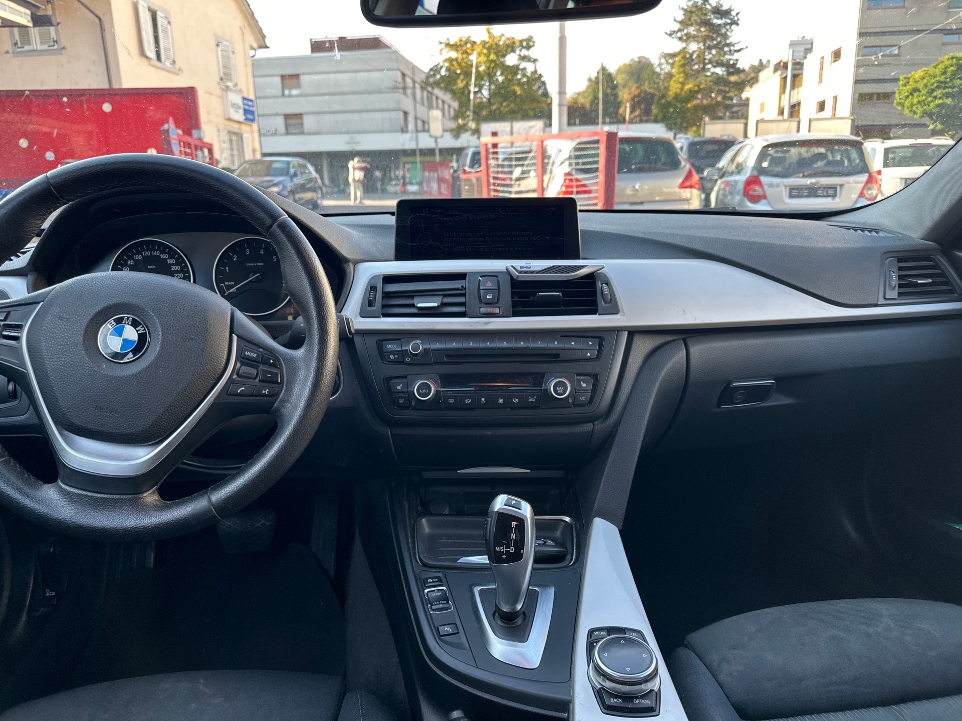 BMW 316i Touring Business Steptronic-image-12