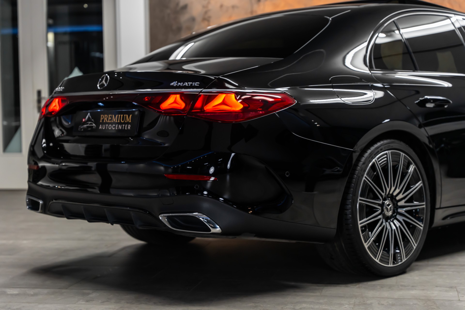 MERCEDES-BENZ E 450 d 4Matic 9G-Tronic AMG Line *Hyper-Screen*Iconic-Glow*Panorama*Burmester-4D*-image-7