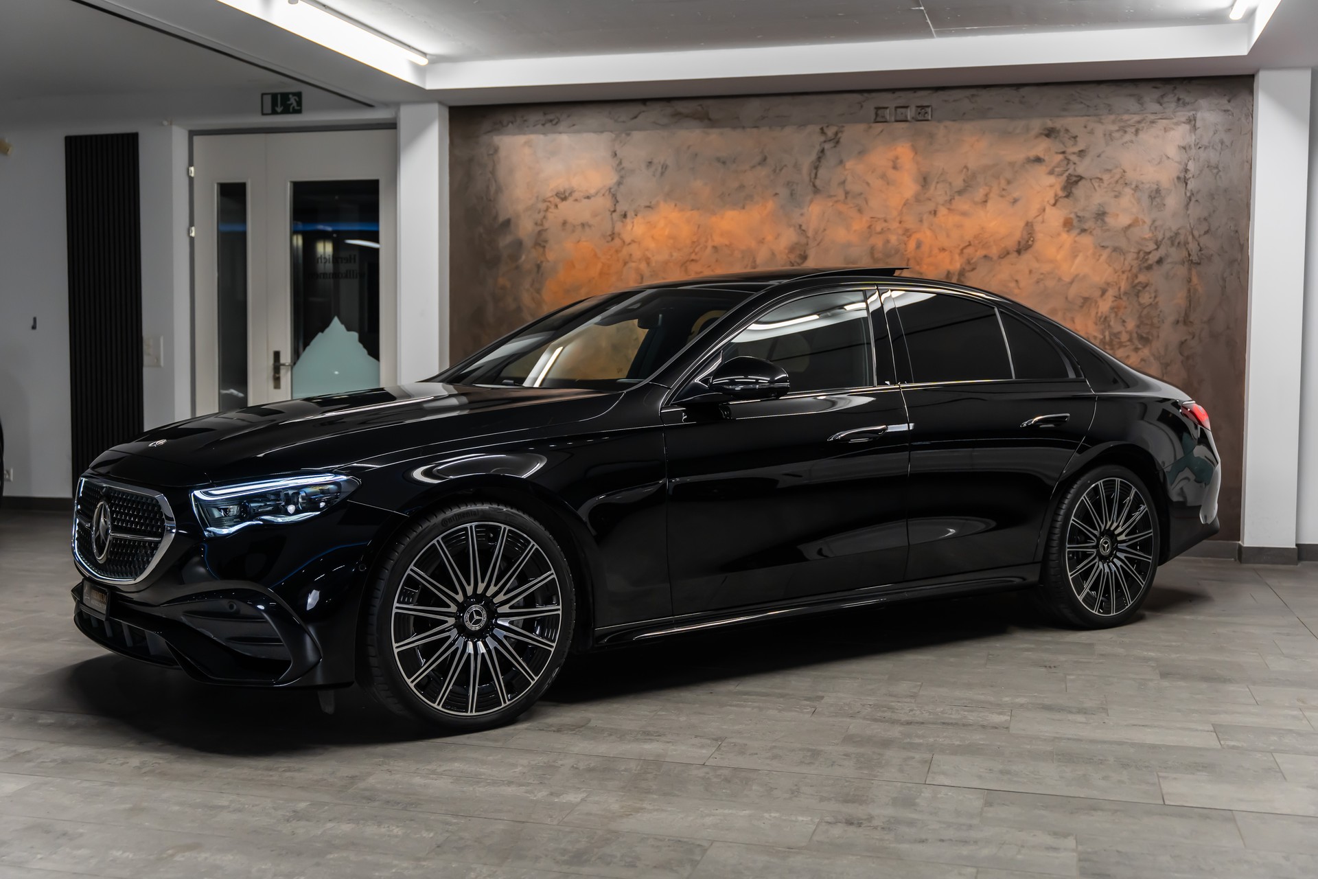 MERCEDES-BENZ E 450 d 4Matic 9G-Tronic AMG Line *Hyper-Screen*Iconic-Glow*Panorama*Burmester-4D*-image-2