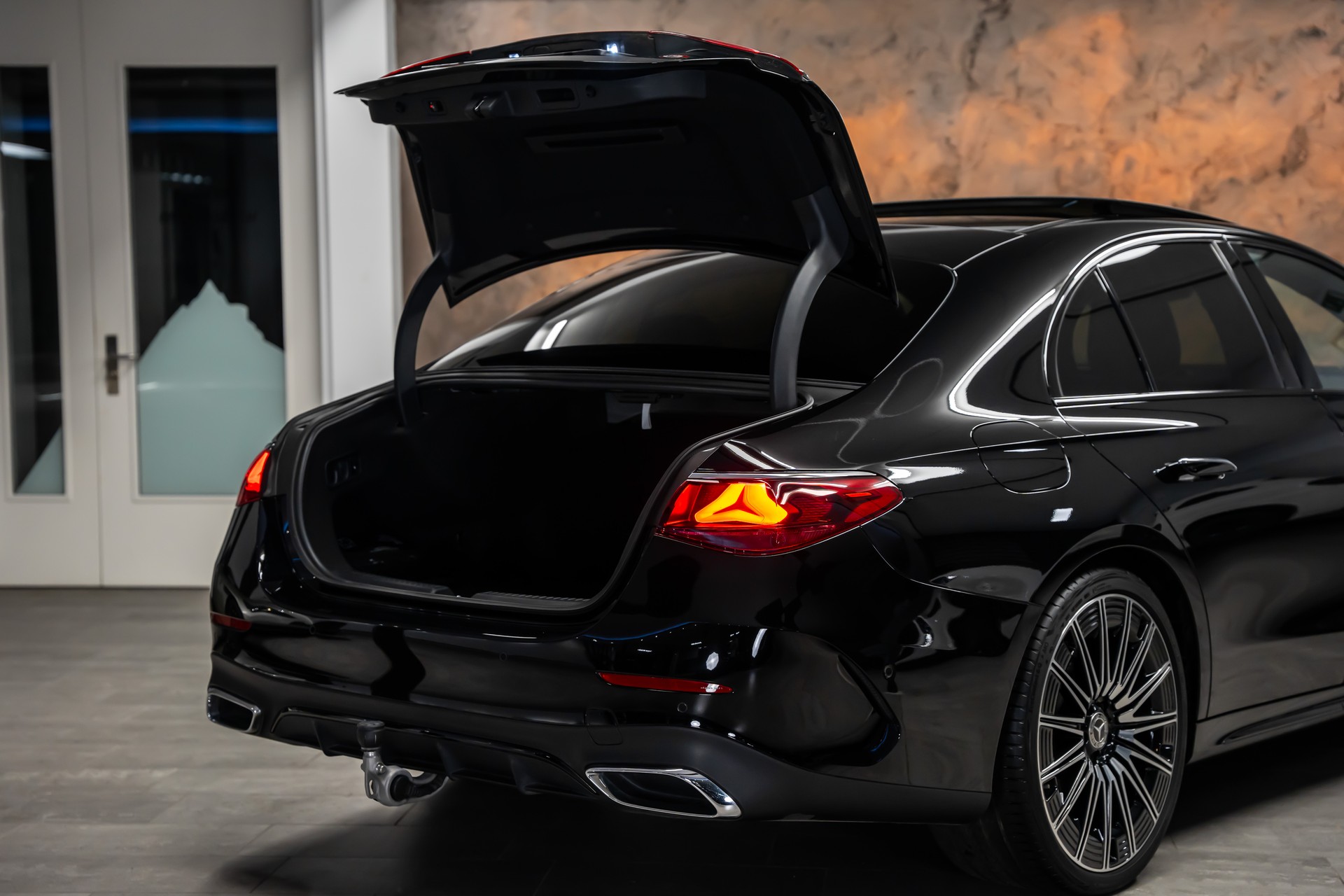 MERCEDES-BENZ E 450 d 4Matic 9G-Tronic AMG Line *Hyper-Screen*Iconic-Glow*Panorama*Burmester-4D*-image-8