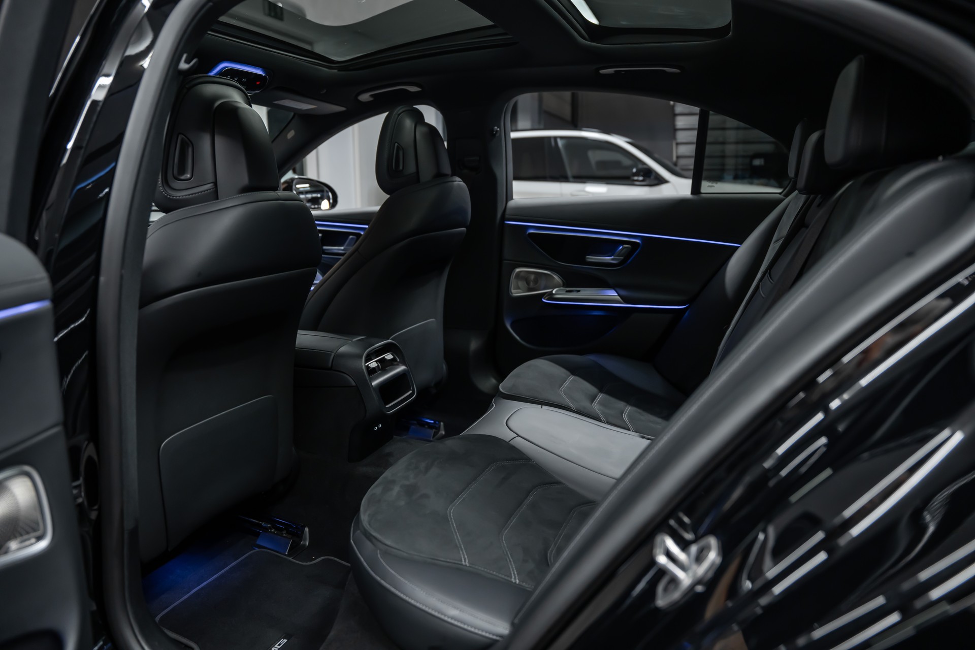 MERCEDES-BENZ E 450 d 4Matic 9G-Tronic AMG Line *Hyper-Screen*Iconic-Glow*Panorama*Burmester-4D*-image-15