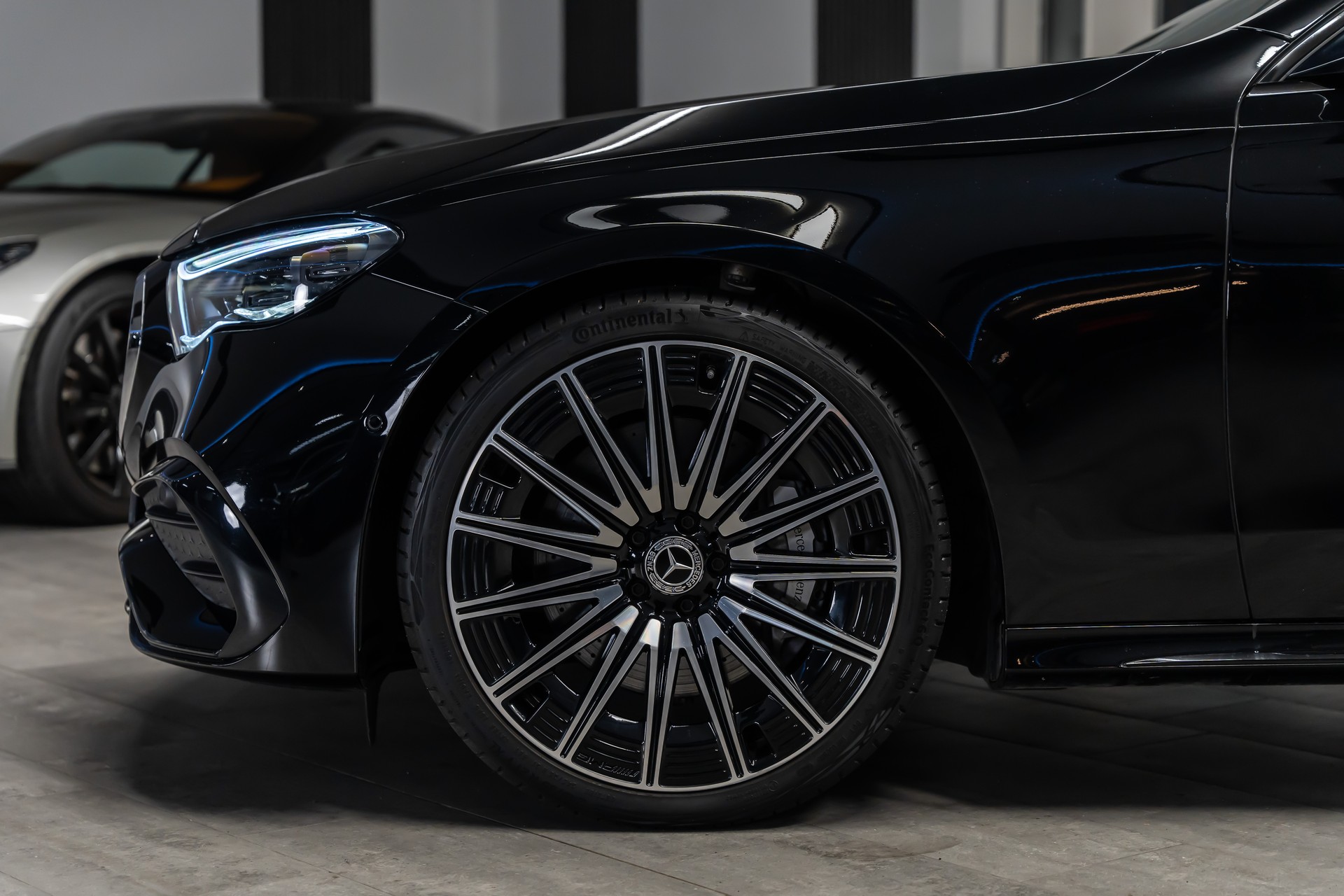 MERCEDES-BENZ E 450 d 4Matic 9G-Tronic AMG Line *Hyper-Screen*Iconic-Glow*Panorama*Burmester-4D*-image-3
