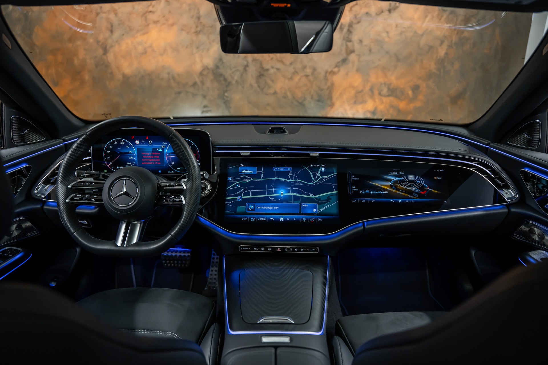 MERCEDES-BENZ E 450 d 4Matic 9G-Tronic AMG Line *Hyper-Screen*Iconic-Glow*Panorama*Burmester-4D*-image-17