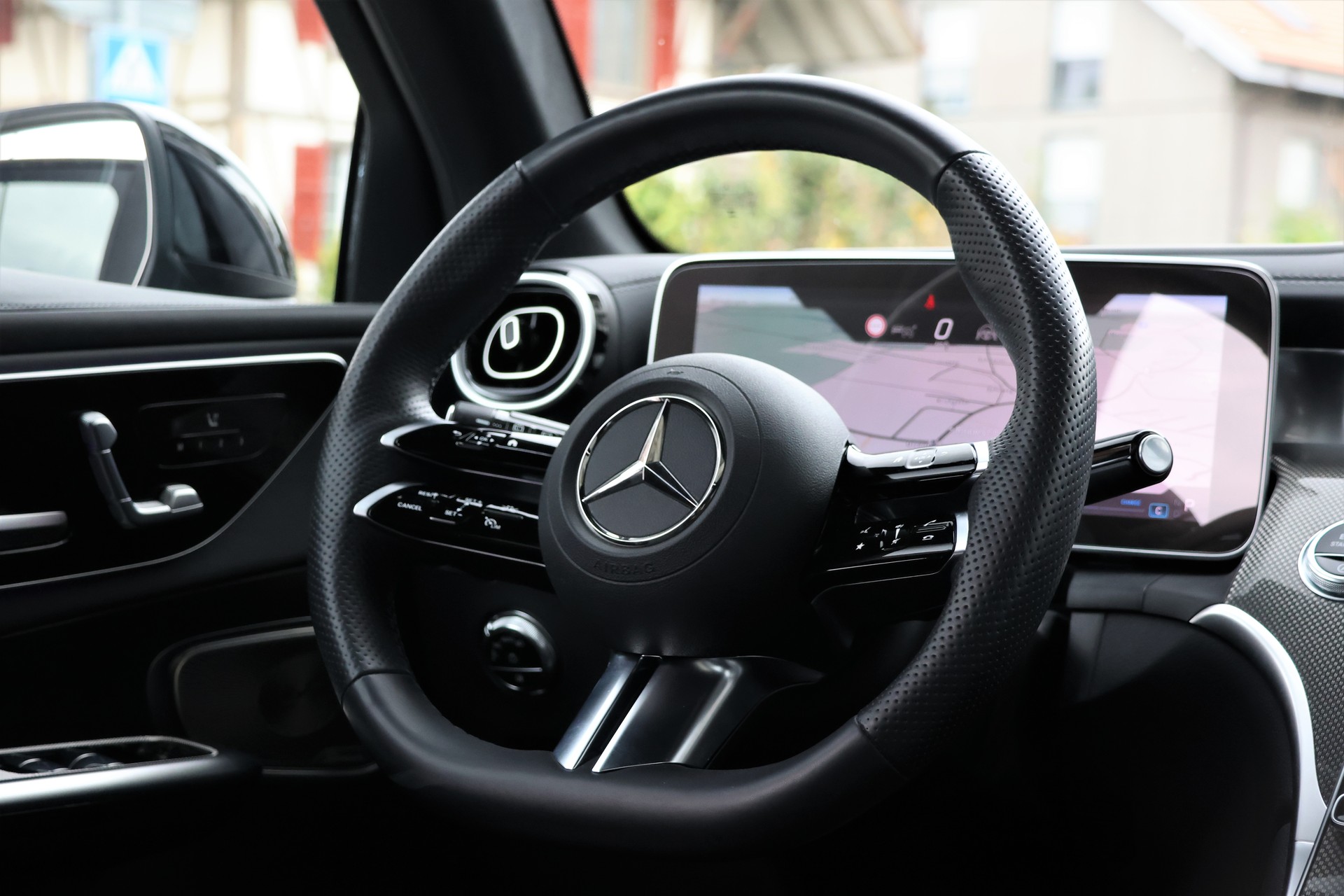 MERCEDES-BENZ GLC 300 4Matic AMG Line 9G-Tronic (CH) MSI+-image-16