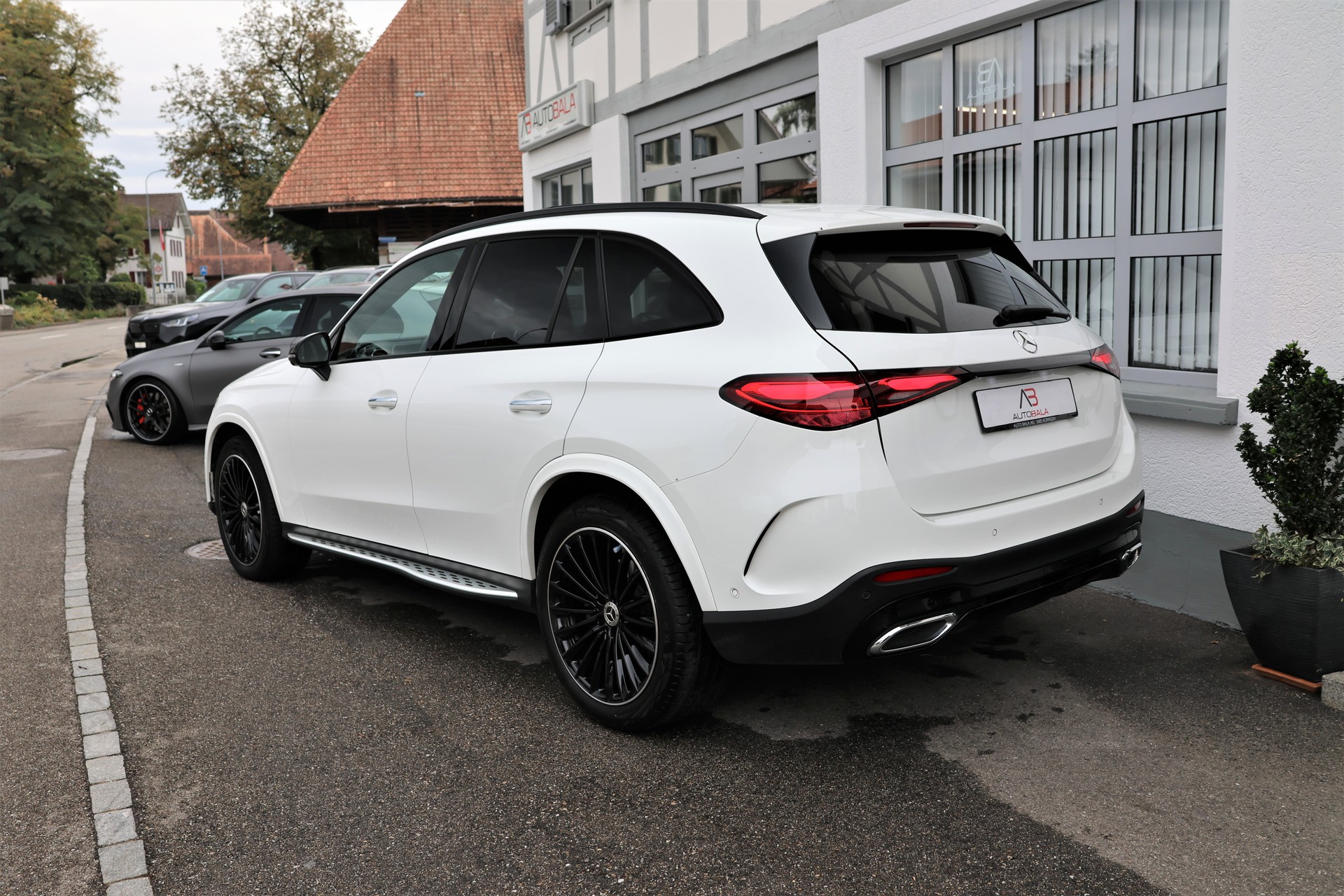 MERCEDES-BENZ GLC 300 4Matic AMG Line 9G-Tronic (CH) MSI+-image-7