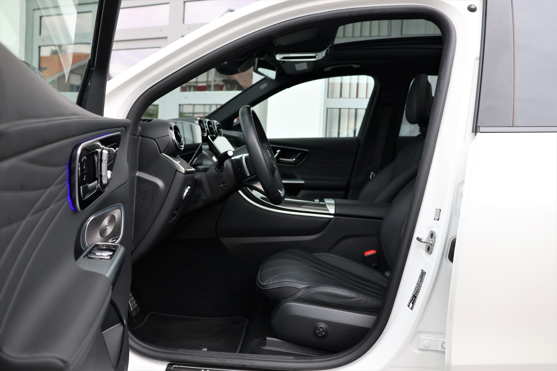 MERCEDES-BENZ GLC 300 4Matic AMG Line 9G-Tronic (CH) MSI+-image-9