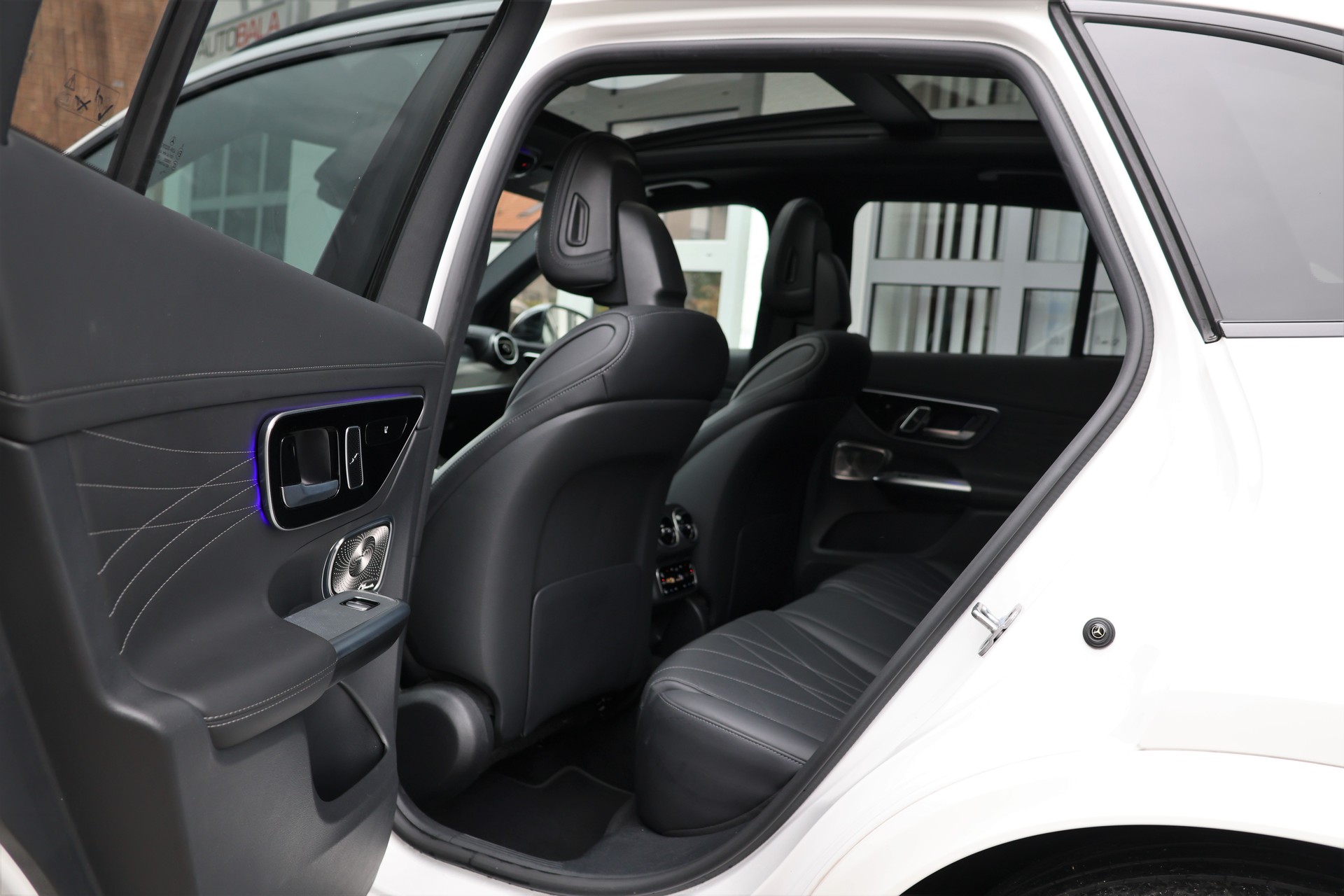 MERCEDES-BENZ GLC 300 4Matic AMG Line 9G-Tronic (CH) MSI+-image-13