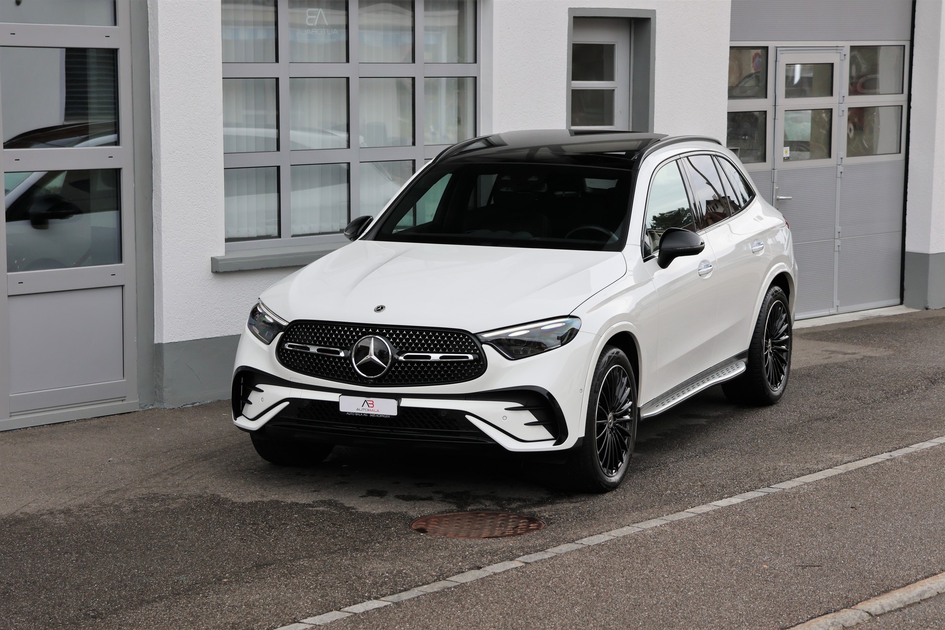 MERCEDES-BENZ GLC 300 4Matic AMG Line 9G-Tronic (CH) MSI+-image-0