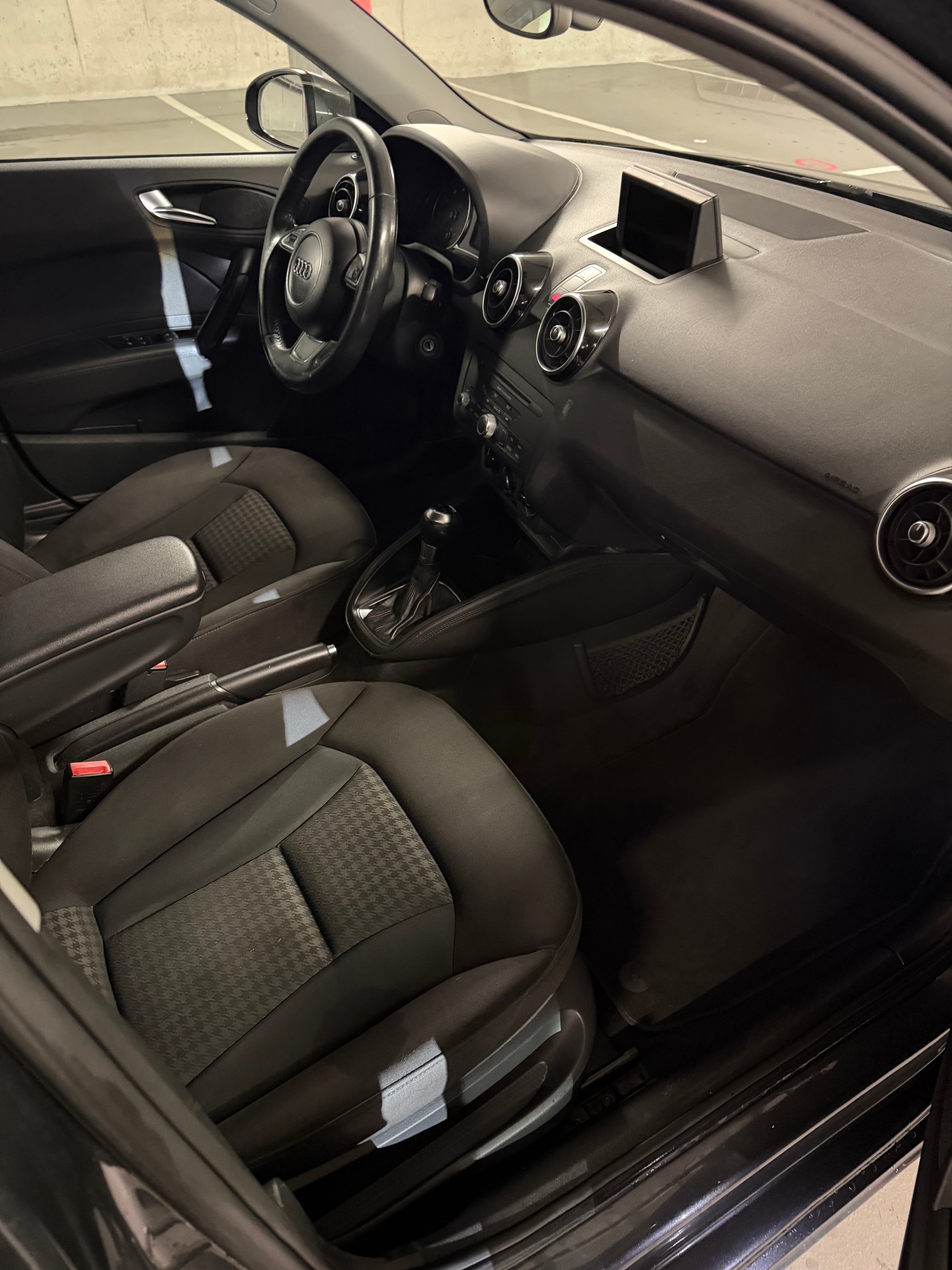 AUDI A1 Sportback 1.4 TFSI Attraction S-tronic-image-9