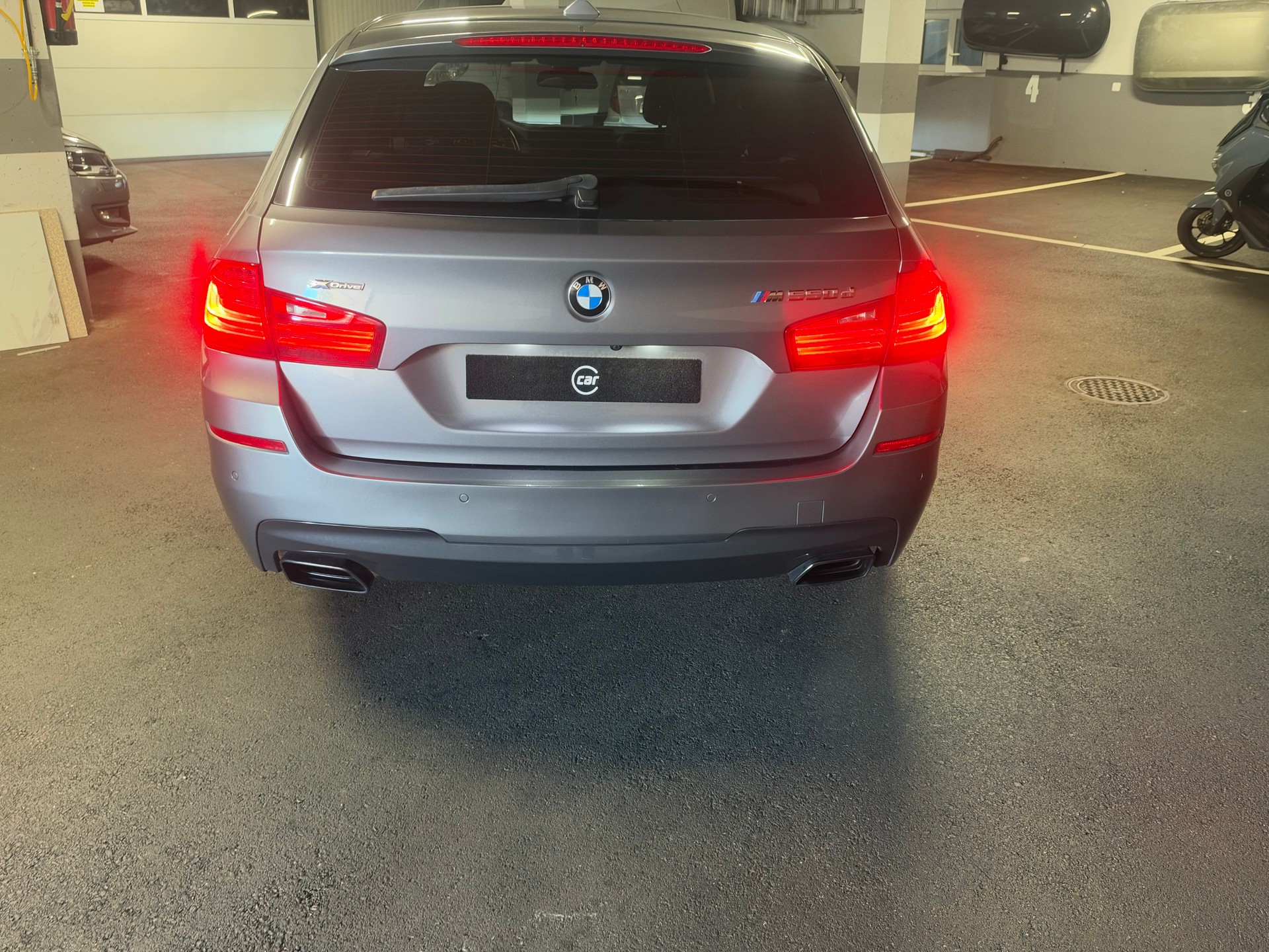 BMW M550d Touring xDrive Steptronic-image-3