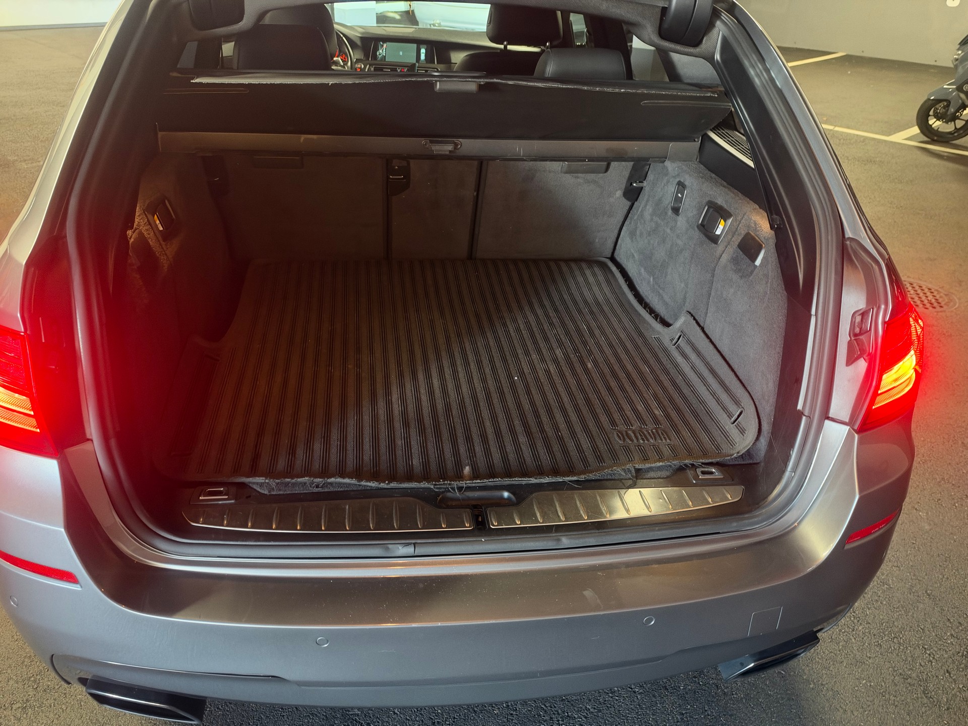 BMW M550d Touring xDrive Steptronic-image-4