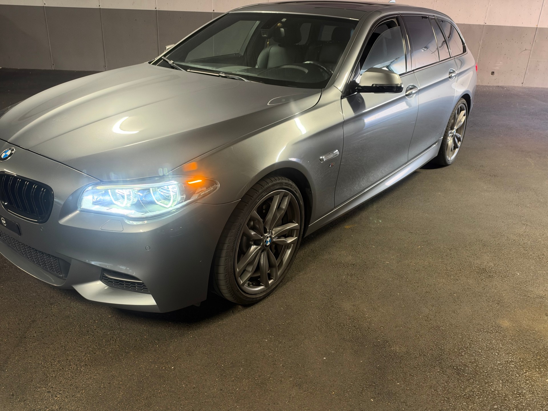 BMW M550d Touring xDrive Steptronic-image-2