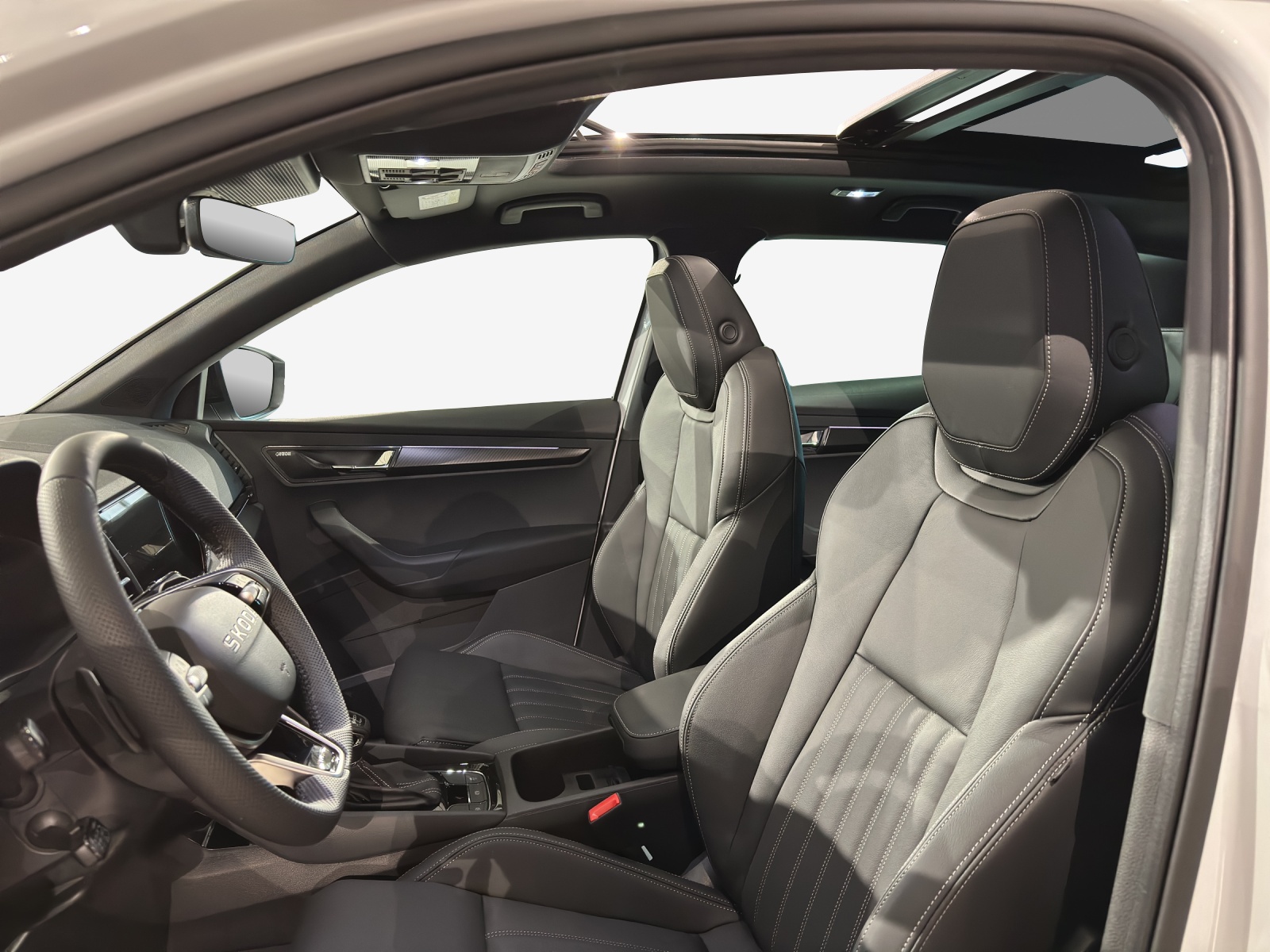 SKODA Karoq 2.0 TSI SportLine 4x4 DSG-image-6
