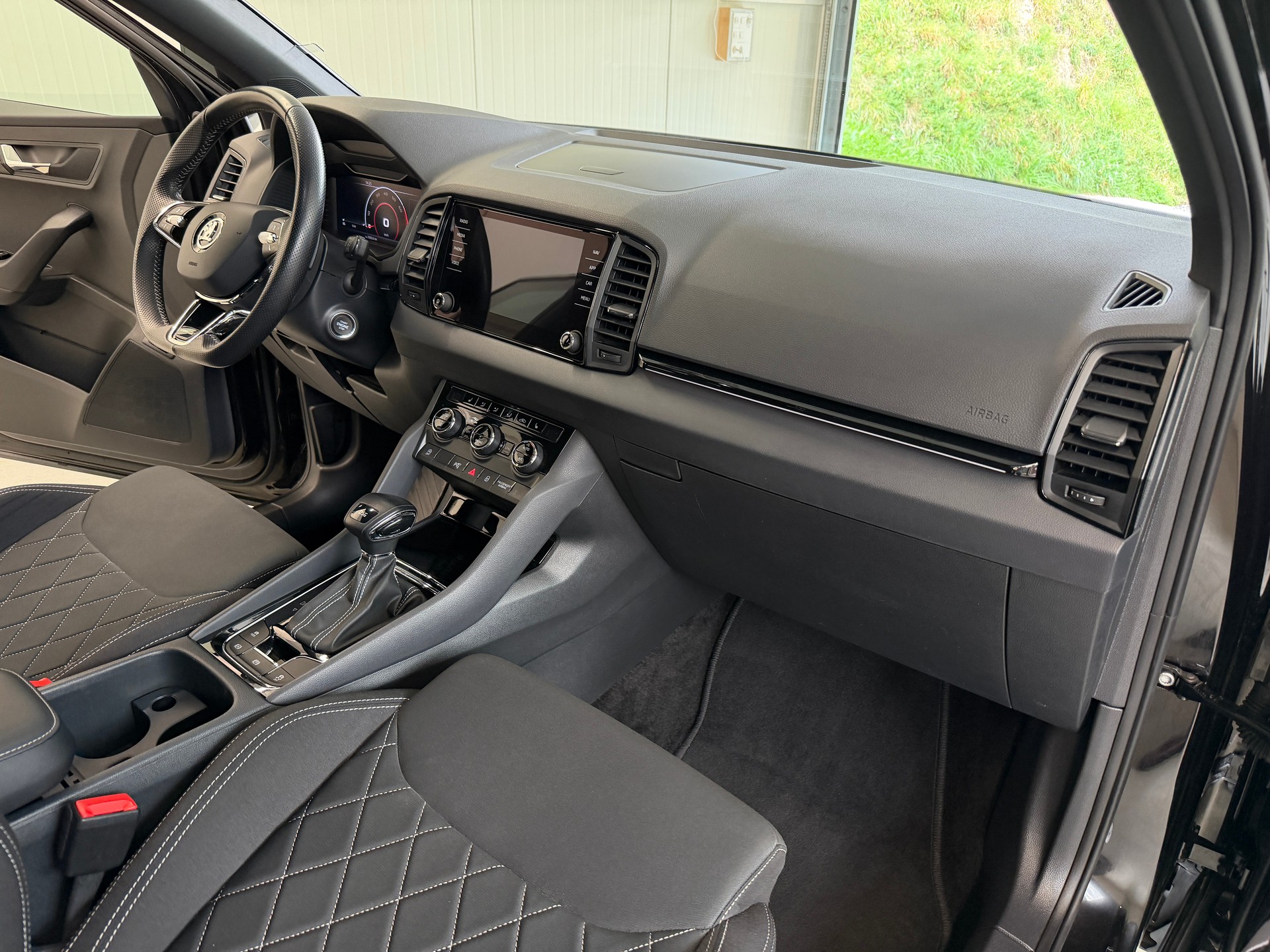 SKODA Karoq 1.5 TSI ACT SportLine DSG-image-19