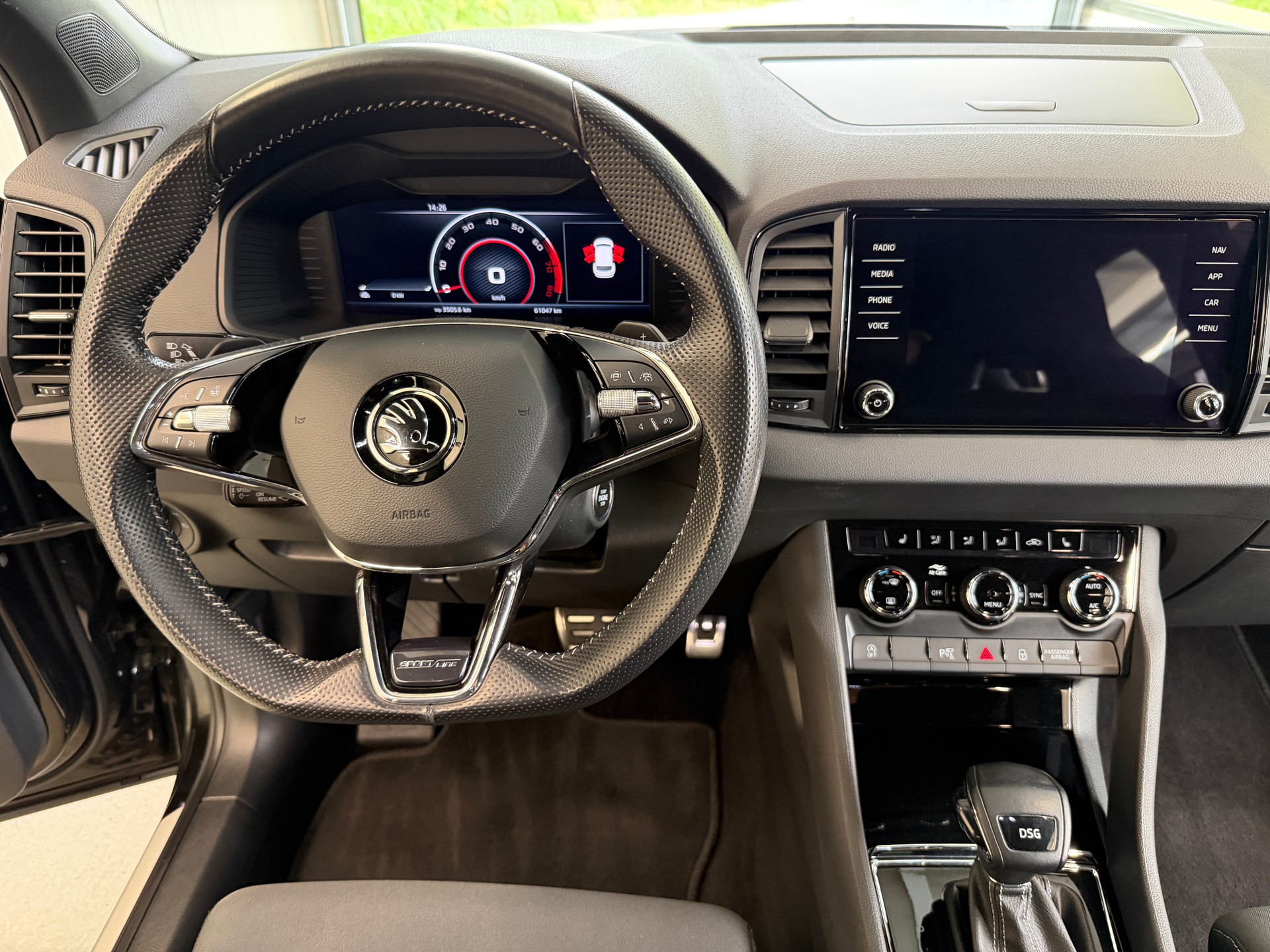 SKODA Karoq 1.5 TSI ACT SportLine DSG-image-21