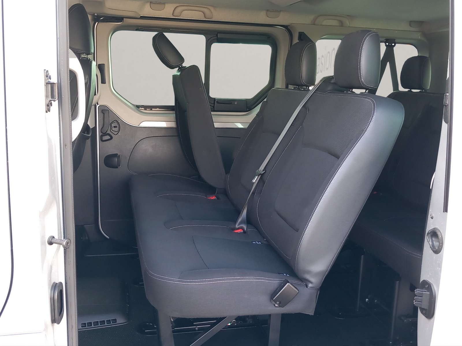 RENAULT Trafic Passenger 1.6 dCi Intens-image-9