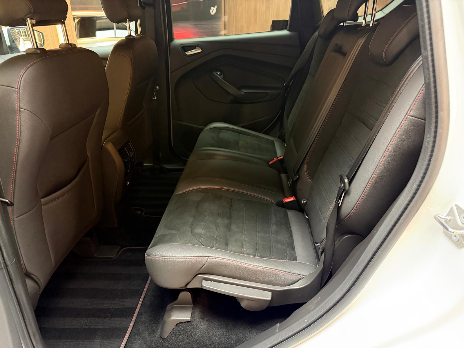 FORD Kuga 2.0 TDCi 150 ST-Line 2WD-image-18