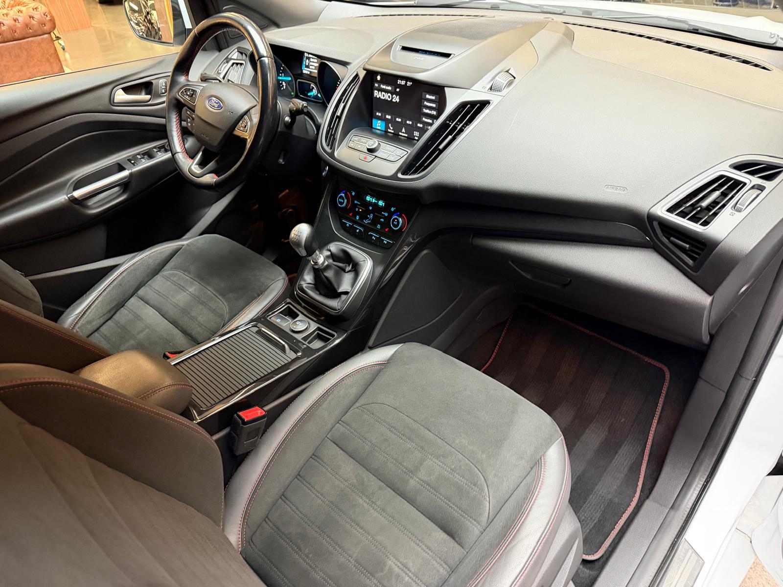FORD Kuga 2.0 TDCi 150 ST-Line 2WD-image-16