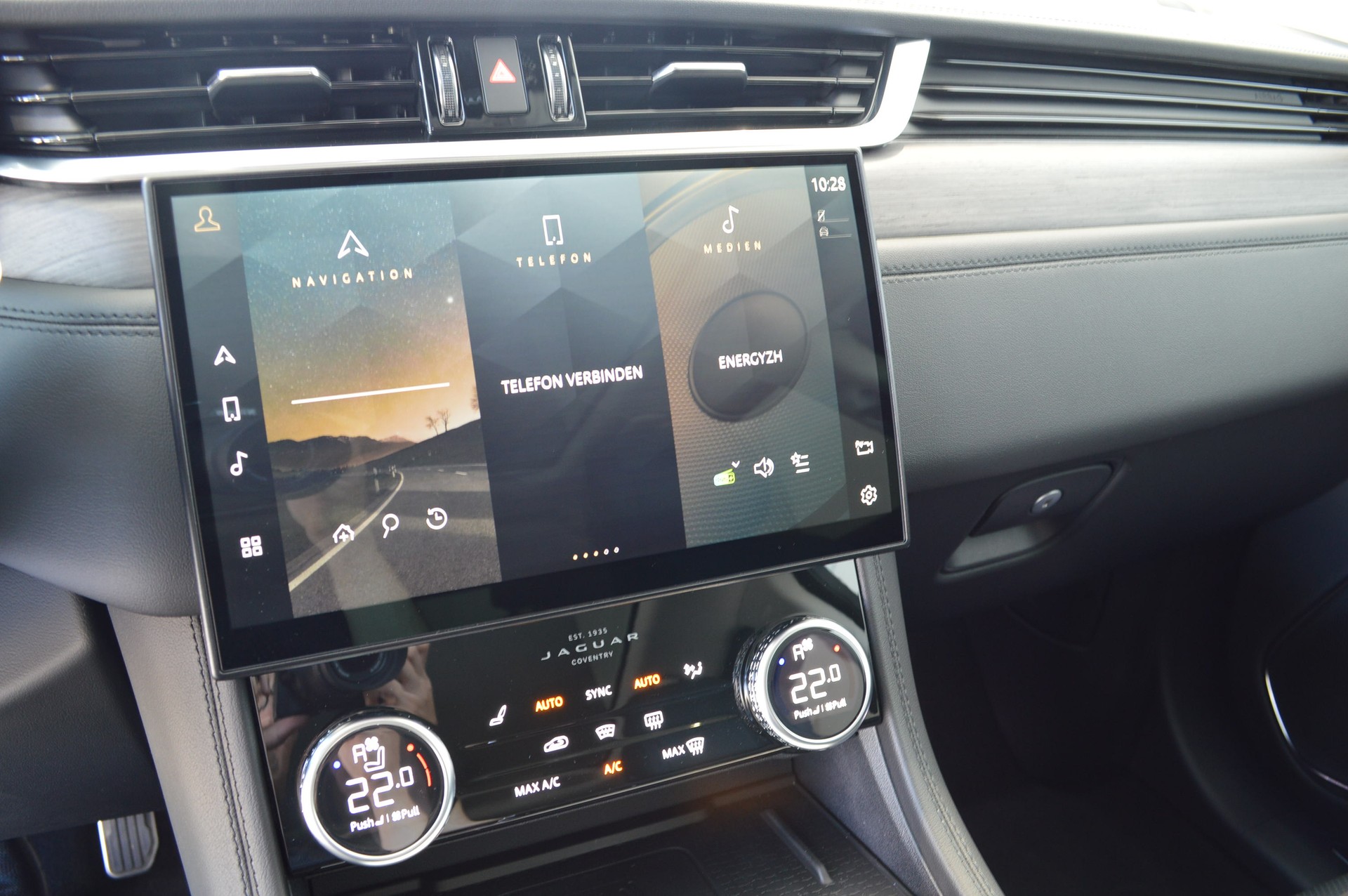 JAGUAR F-Pace 2.0 P250 SE AWD-image-10