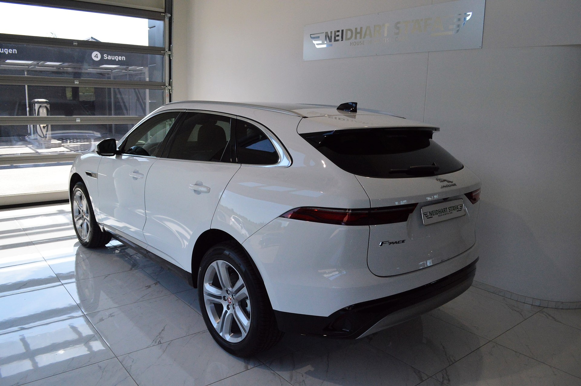 JAGUAR F-Pace 2.0 P250 SE AWD-showroom-element-2