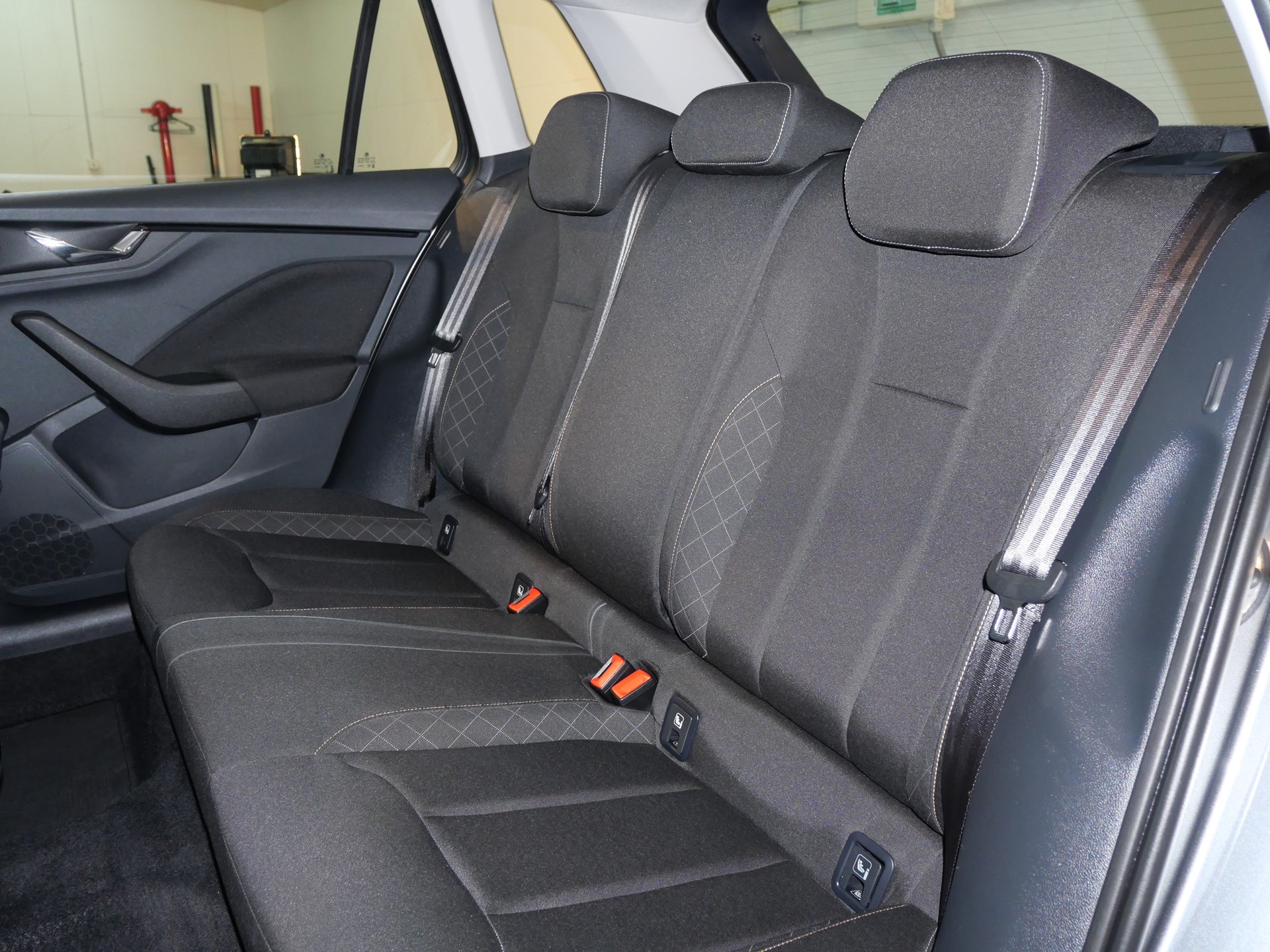 SKODA Kamiq 1.0 TSI Ambition DSG-image-25