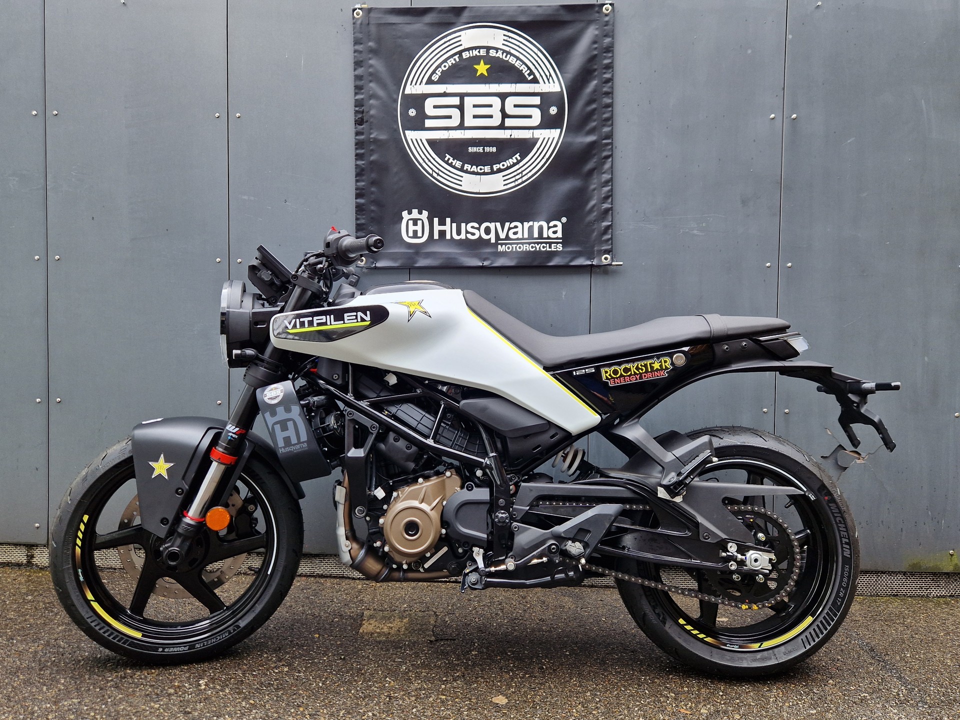 HUSQVARNA Vitpilen 125-showroom-element-2
