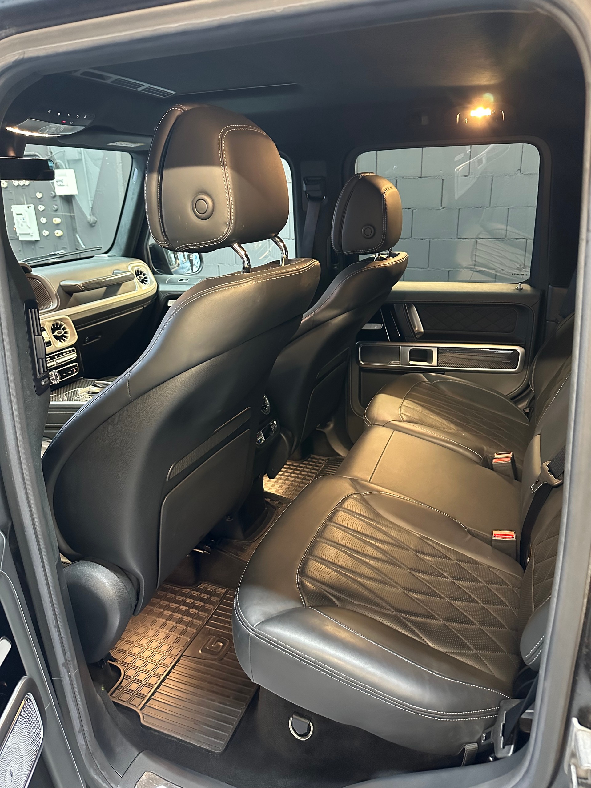 MERCEDES-BENZ G 63 AMG // Leasing dès 1’370.- // CH-AUTO🇨🇭&Service Gratuit // FULL CARBONE // CAPRISTO EXHAUST // Freins complets neufs !!-image-12