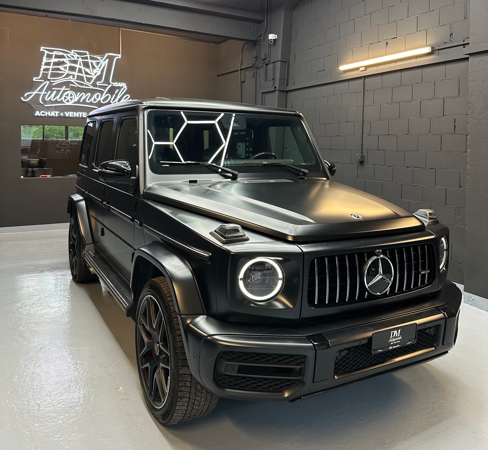 MERCEDES-BENZ G 63 AMG // Leasing dès 1’370.- // CH-AUTO🇨🇭&Service Gratuit // FULL CARBONE // CAPRISTO EXHAUST // Freins complets neufs !!-image-1