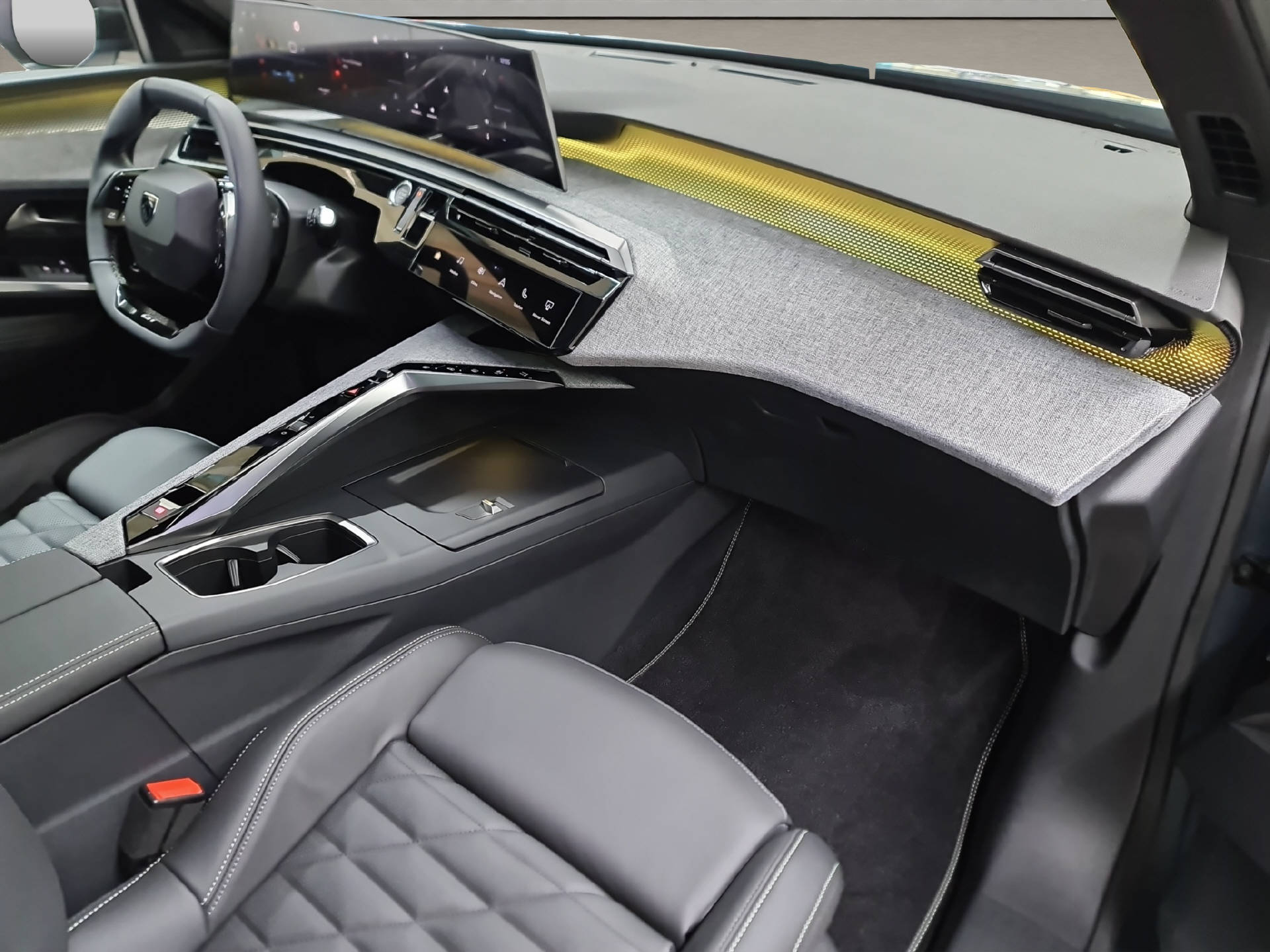PEUGEOT e-5008 GT-image-9