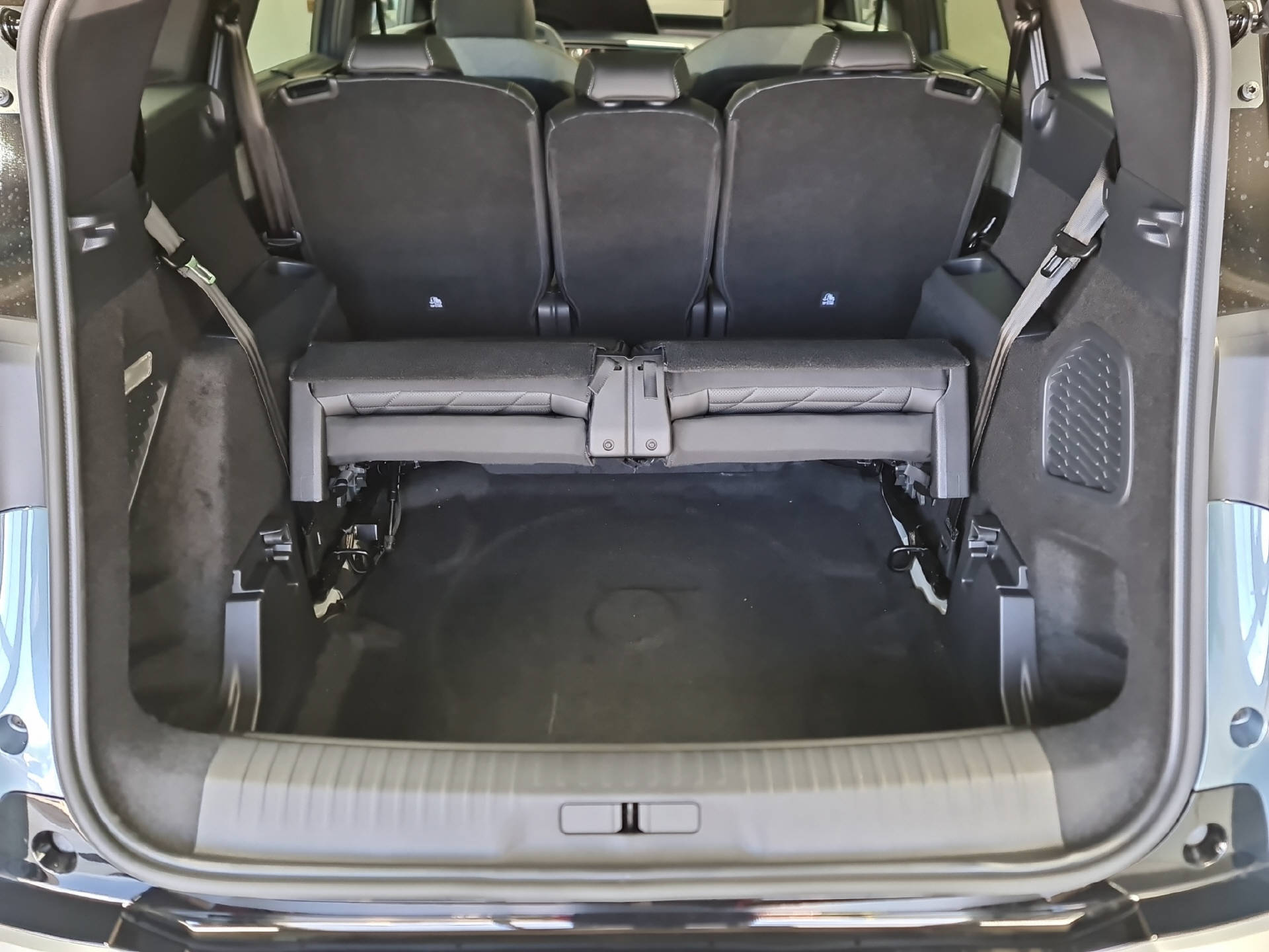 PEUGEOT e-5008 GT-image-10