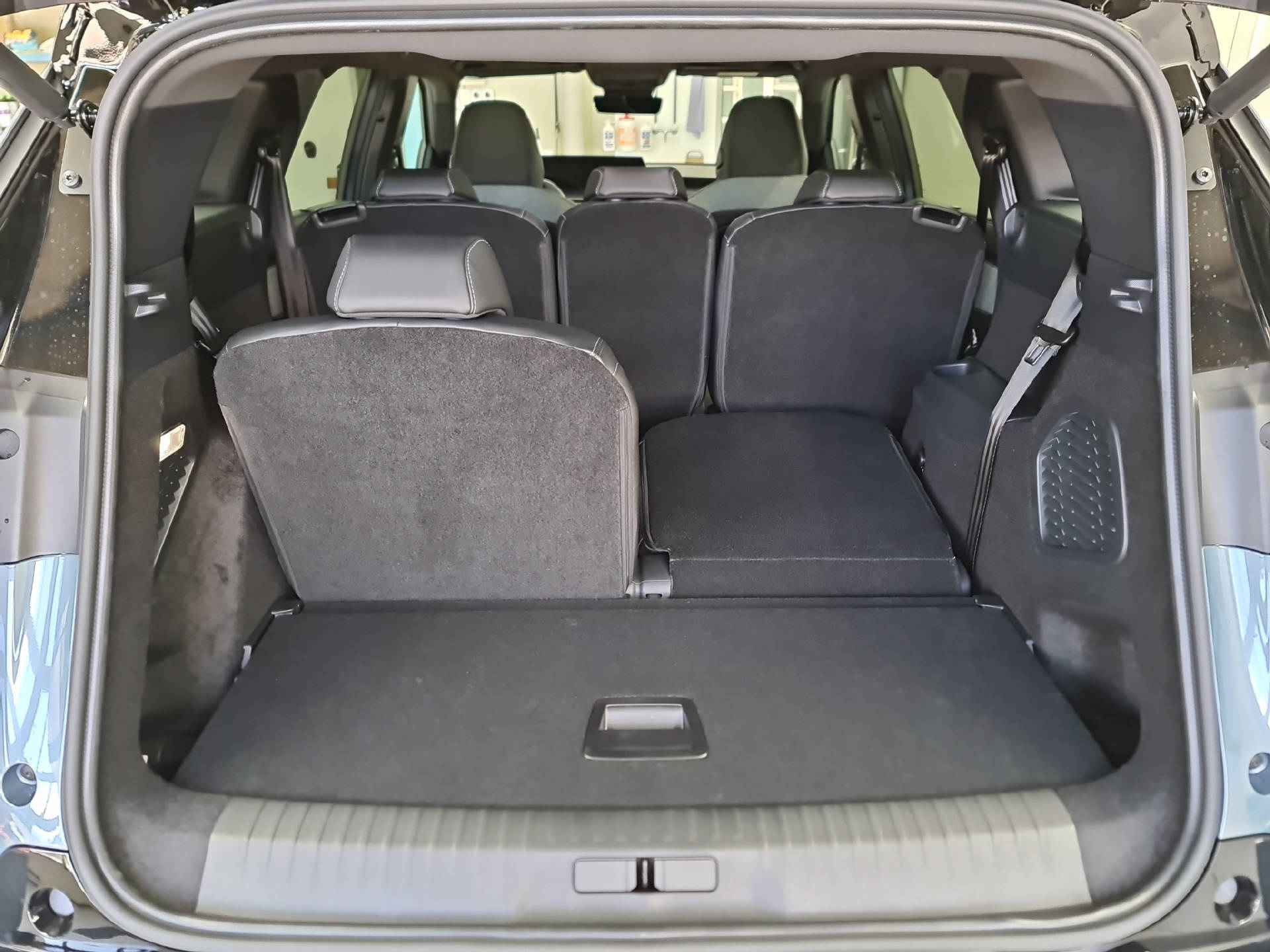 PEUGEOT e-5008 GT-image-11