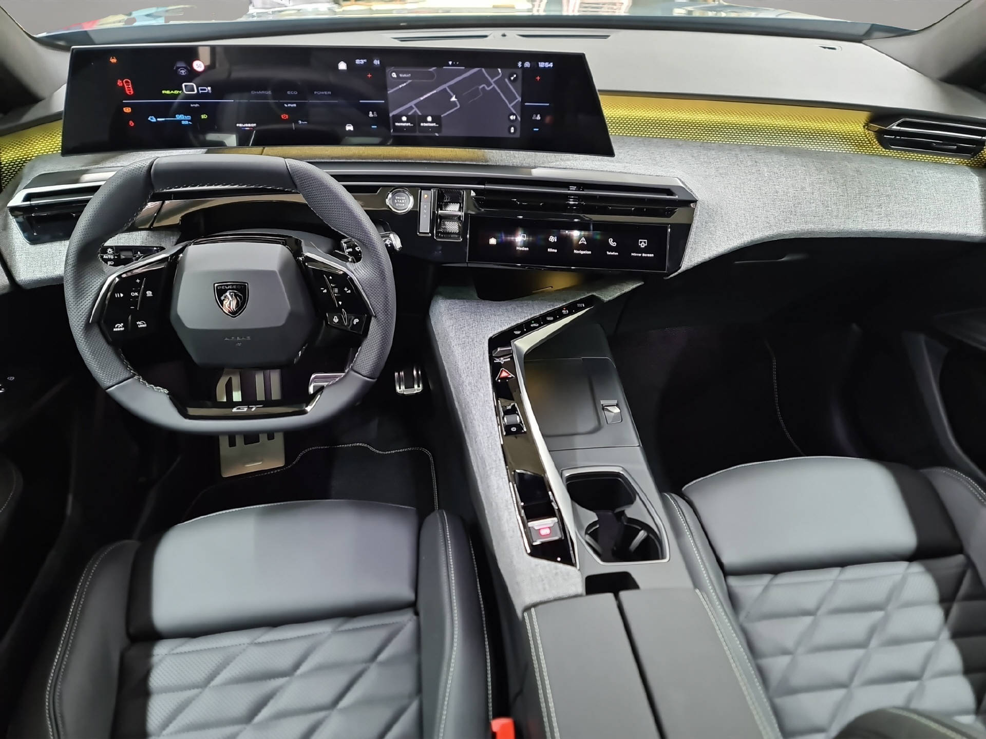 PEUGEOT e-5008 GT-image-5