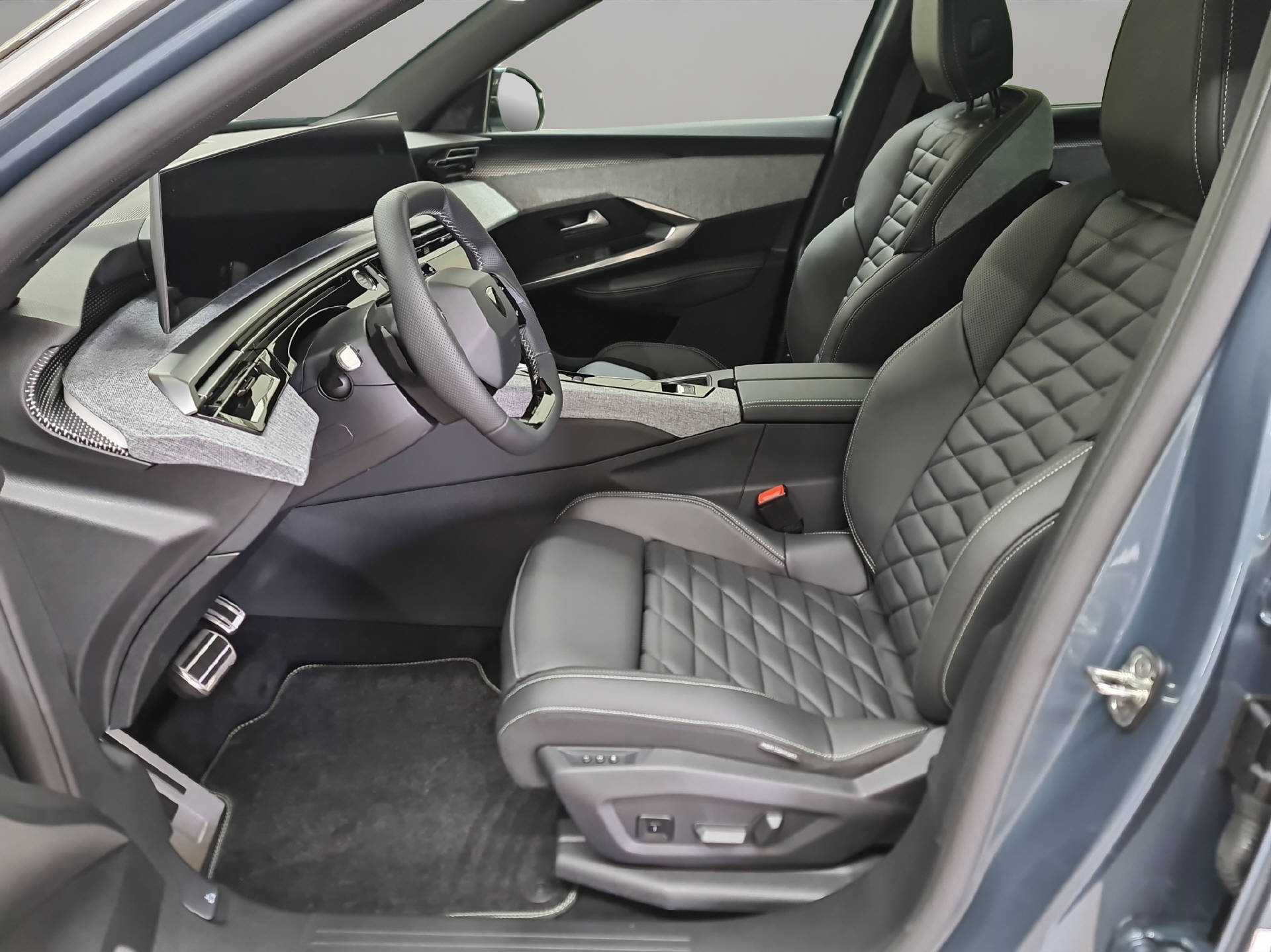 PEUGEOT e-5008 GT-image-4