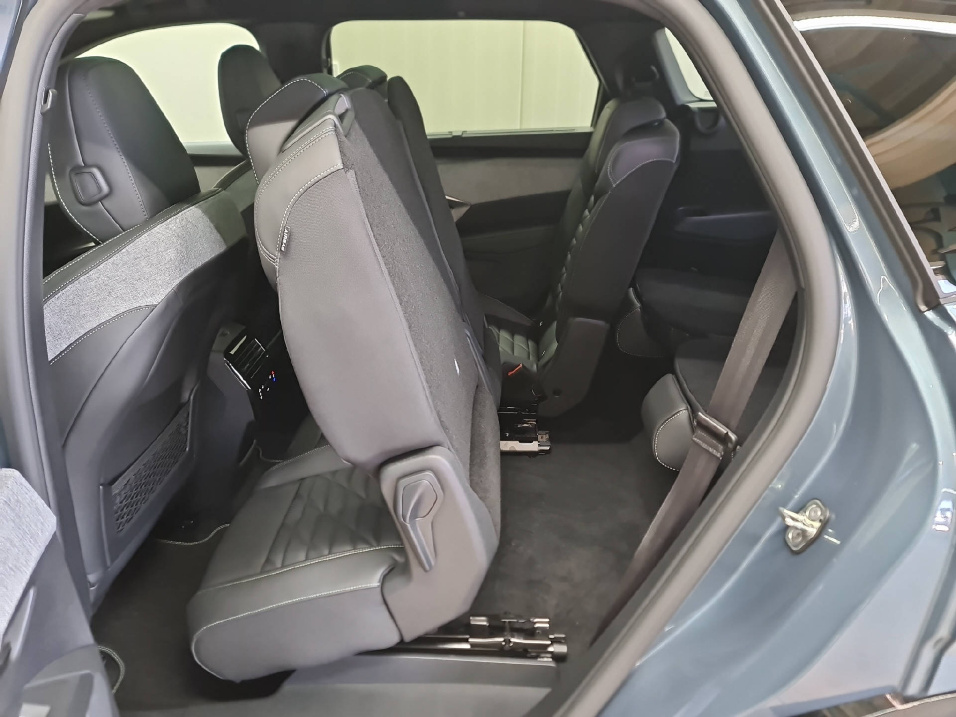 PEUGEOT e-5008 GT-image-15
