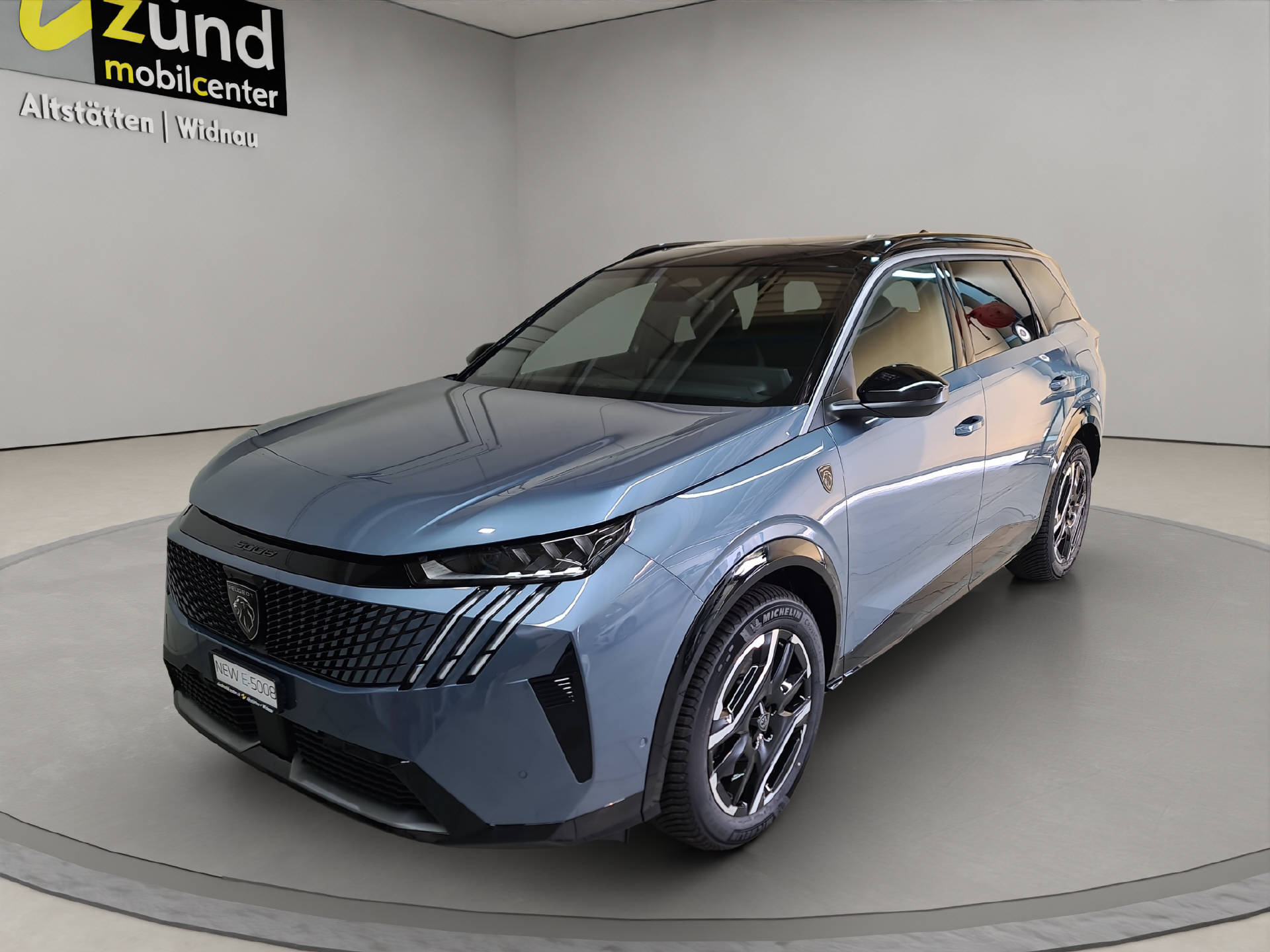 PEUGEOT e-5008 GT-image-0
