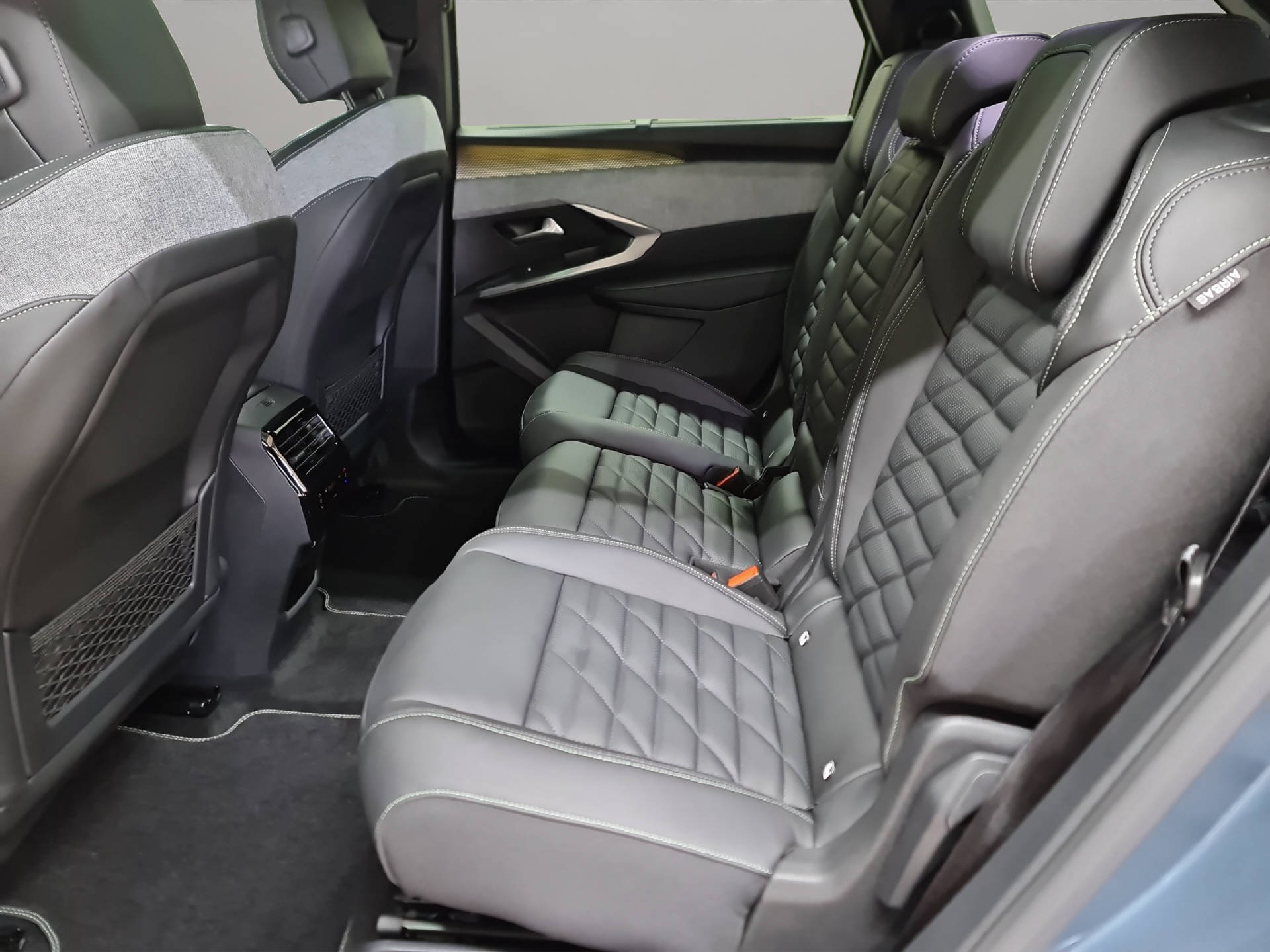 PEUGEOT e-5008 GT-image-8