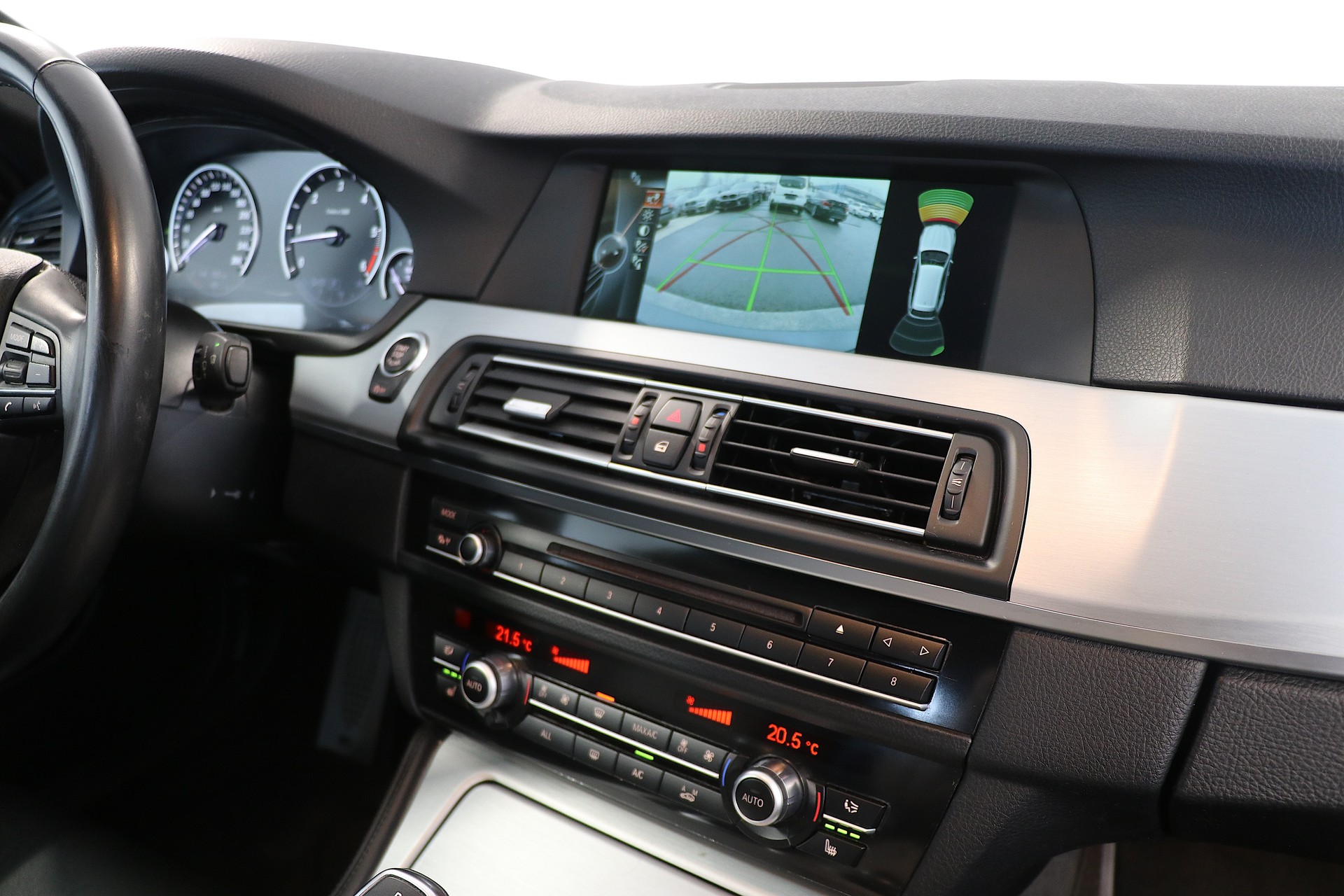BMW M550d xDrive Touring Steptronic-image-13