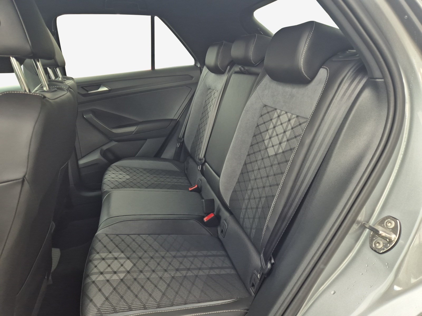 VW T-Roc 1.5 TSI EVO R-Line DSG-image-11