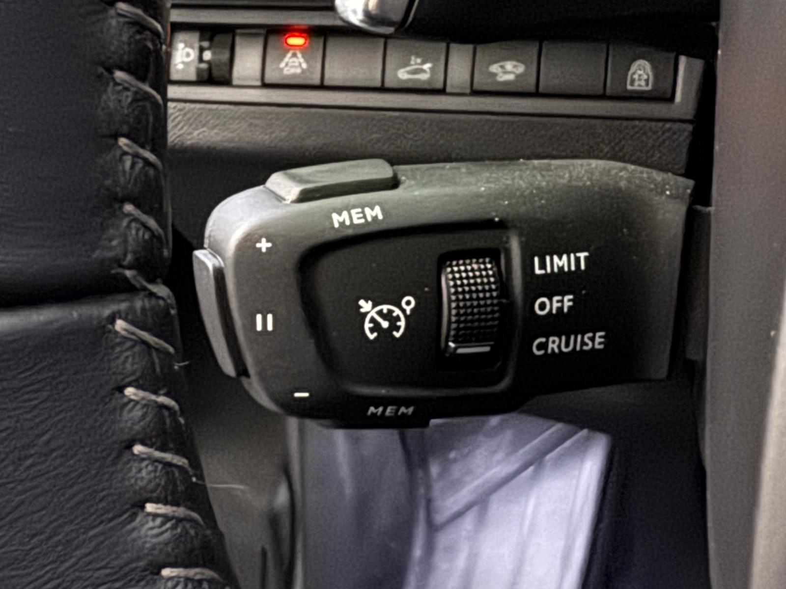 PEUGEOT 5008 1.5 BlueHDi Allure Pack-image-9