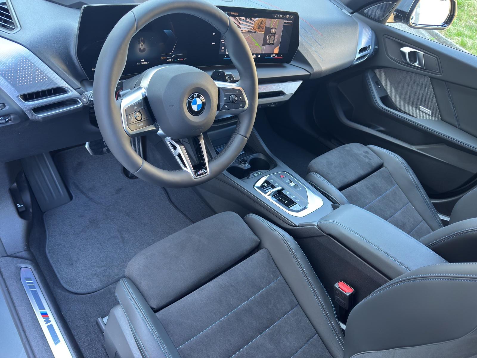 BMW 120i-image-16