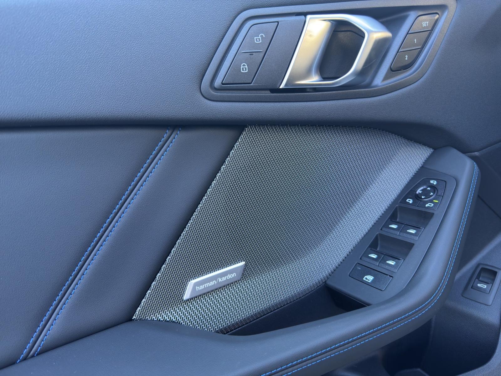 BMW 120i-image-14