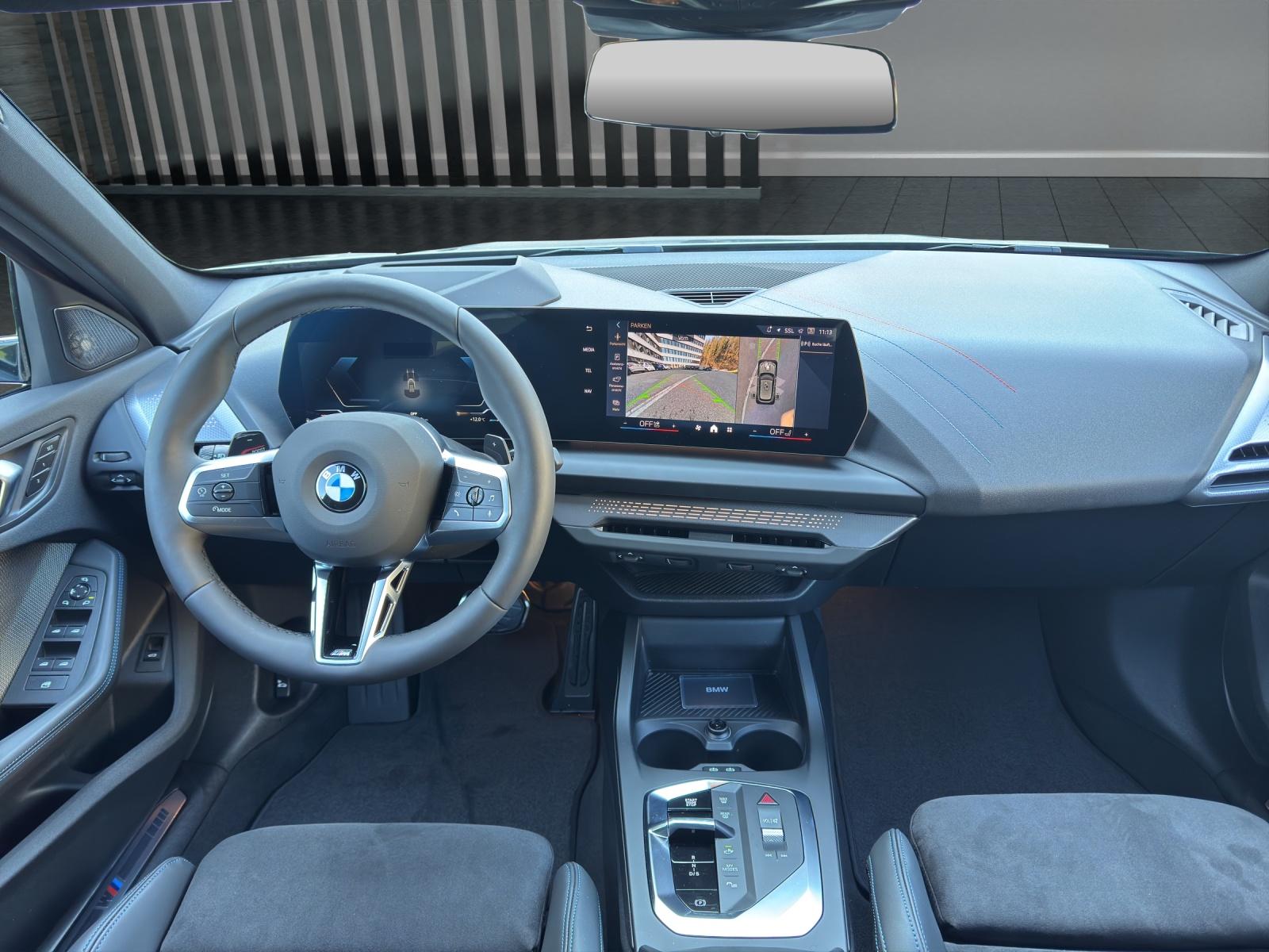 BMW 120i-image-8