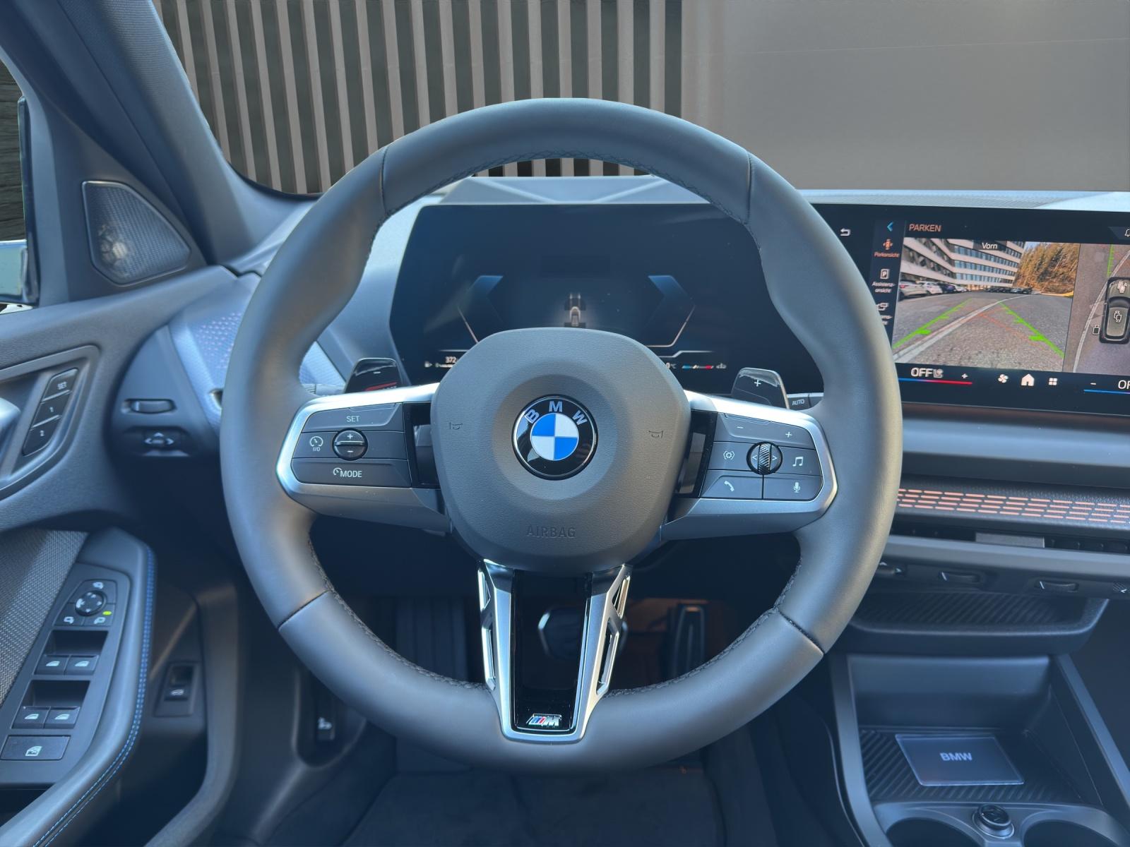BMW 120i-image-9
