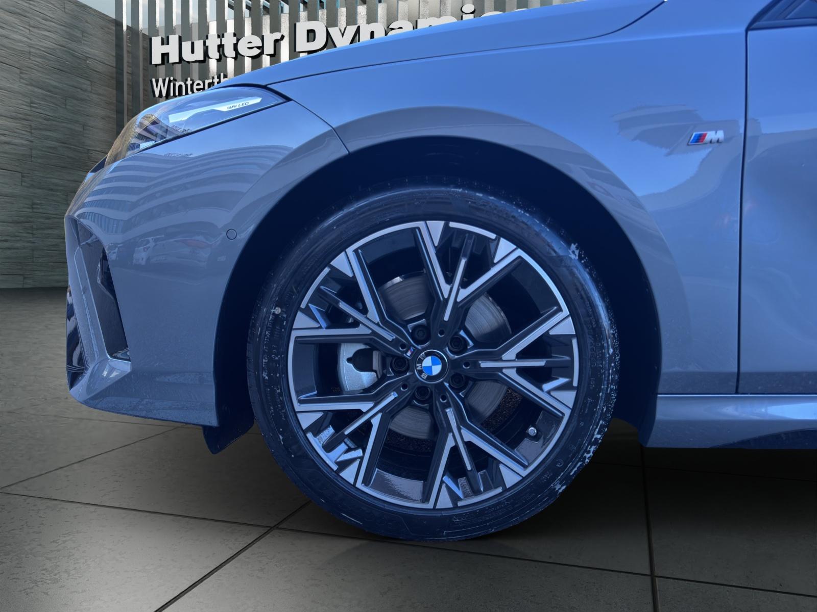 BMW 120i-image-7