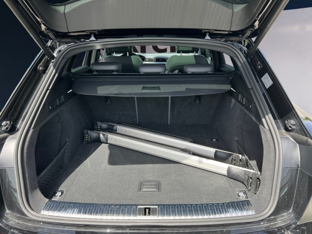 AUDI e-tron 50 S Line quattro-image-18