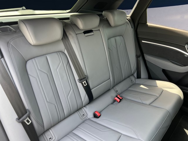 AUDI e-tron 50 S Line quattro-image-17