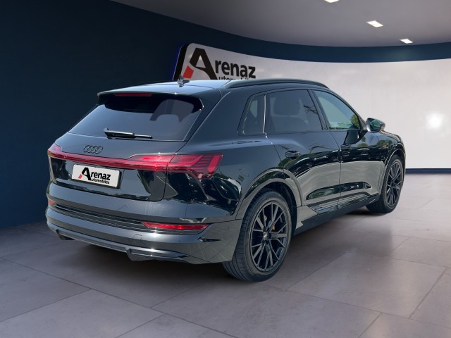 AUDI e-tron 50 S Line quattro-image-4
