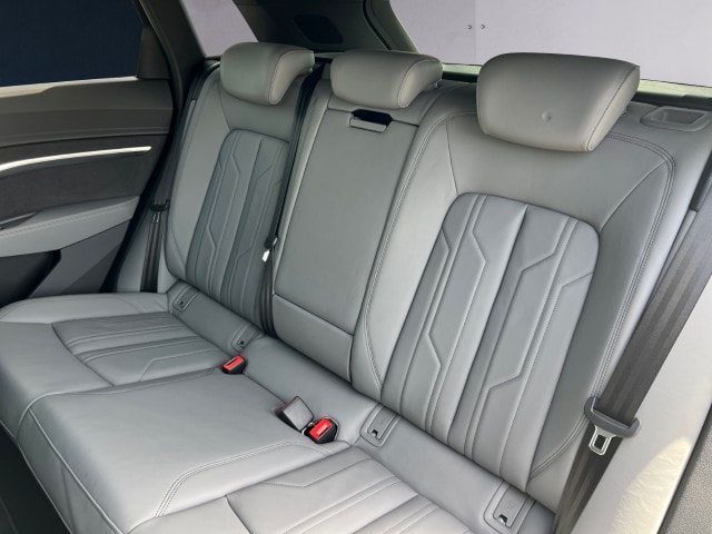 AUDI e-tron 50 S Line quattro-image-15