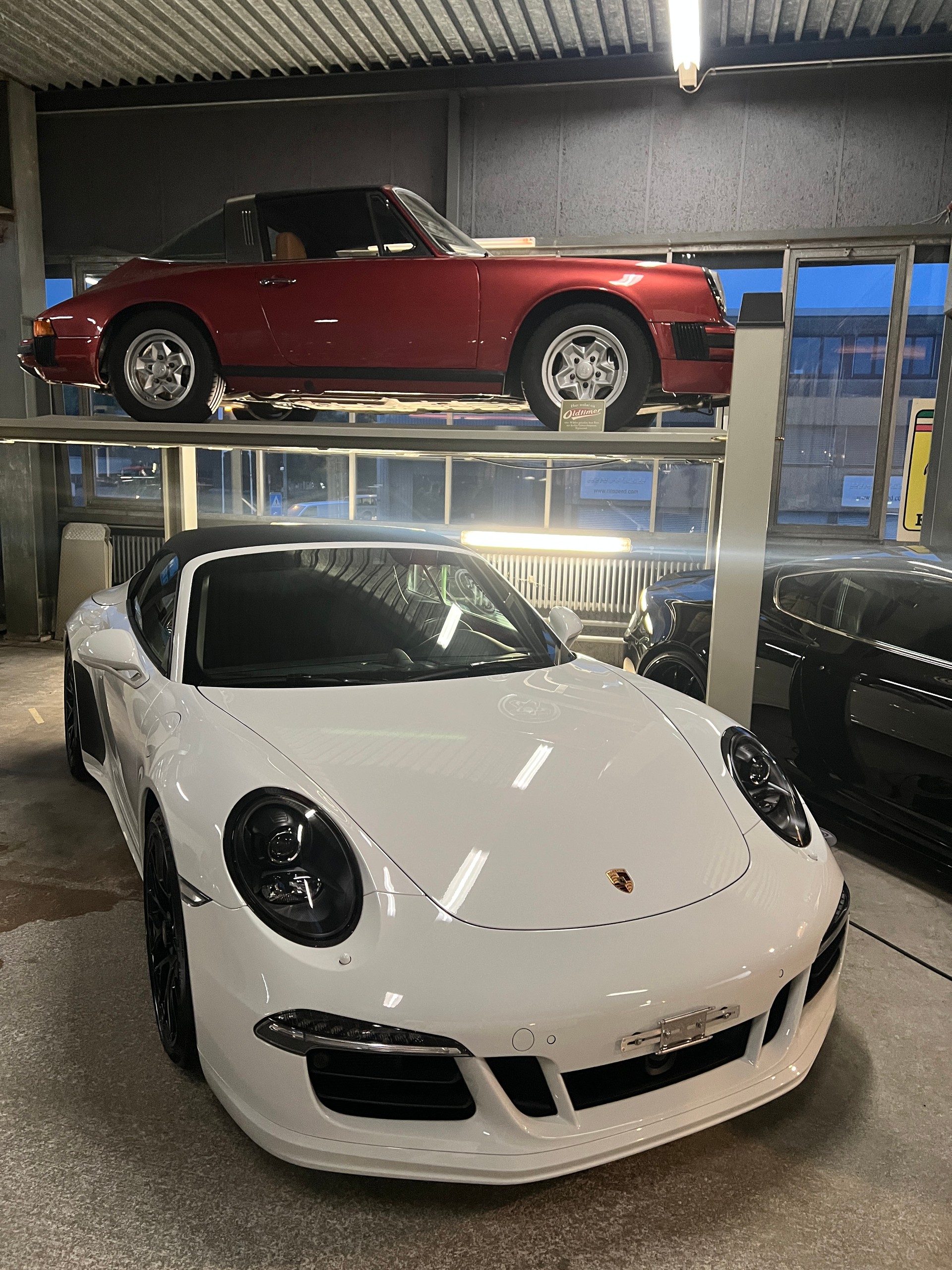 PORSCHE 911 Carrera 4 GTS Cabrio-image-2