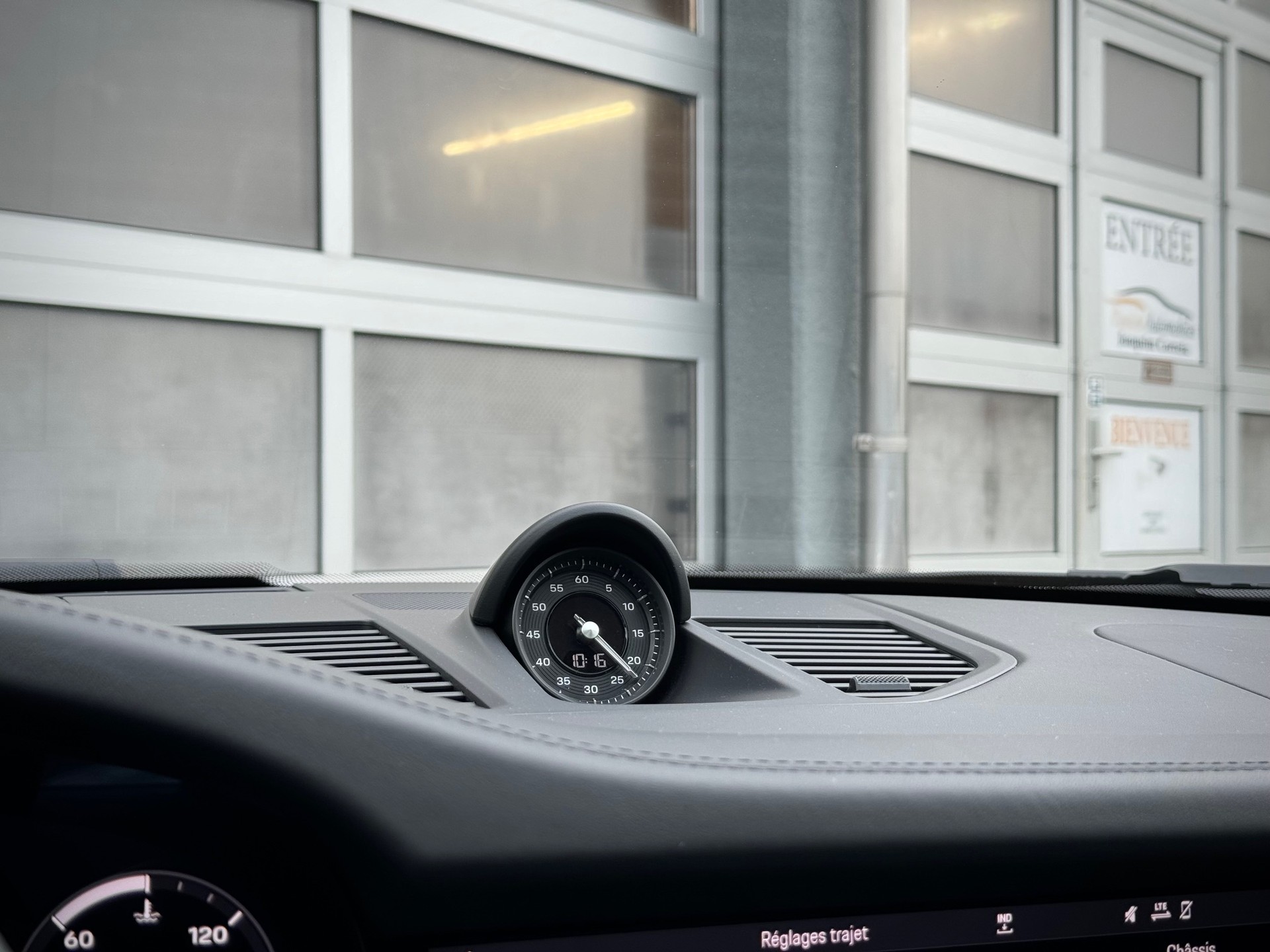 PORSCHE 911 Carrera 4S PDK - Véhicule Suisse (CH)-image-8